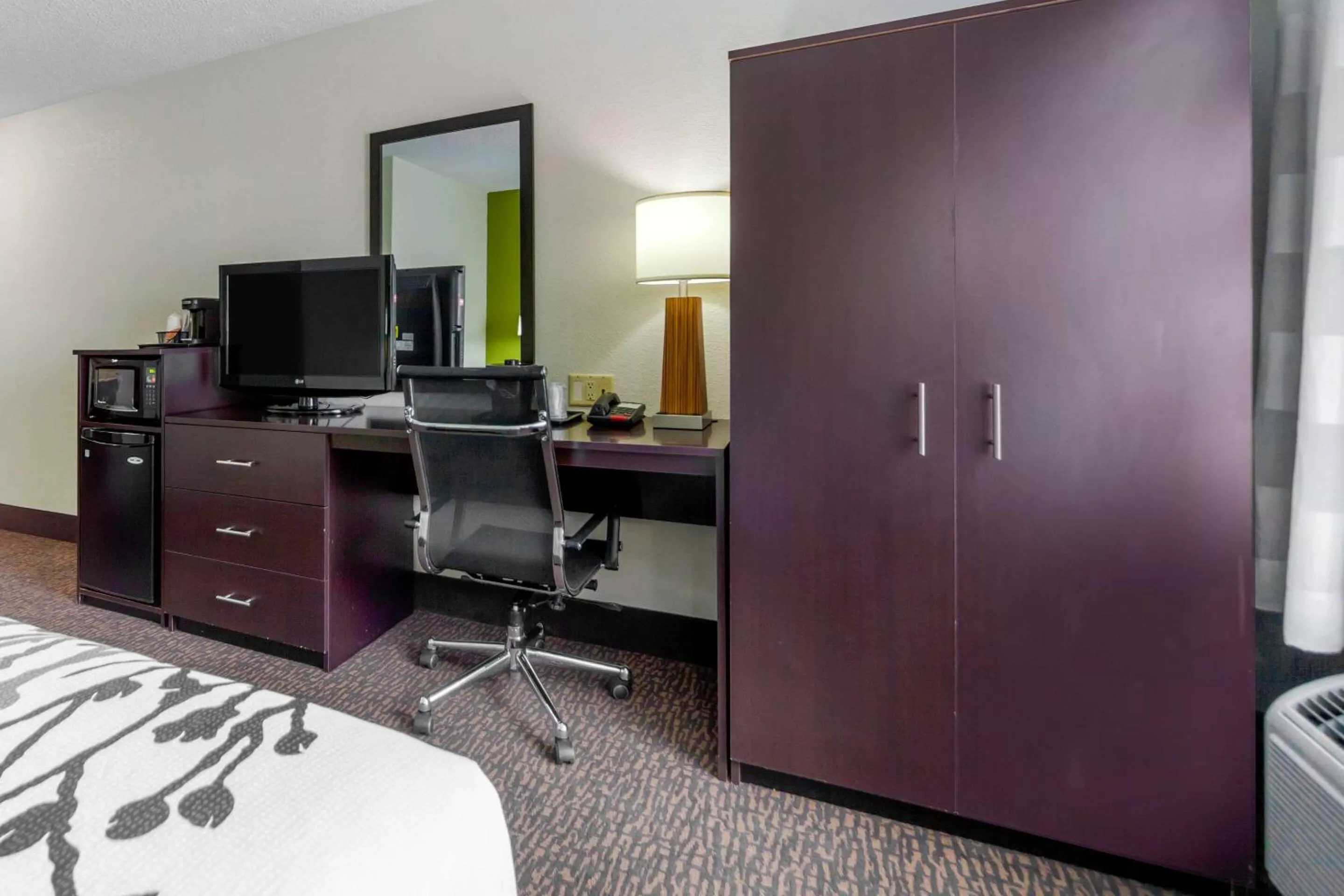 Photo of the whole room in Sleep Inn Grand Island North