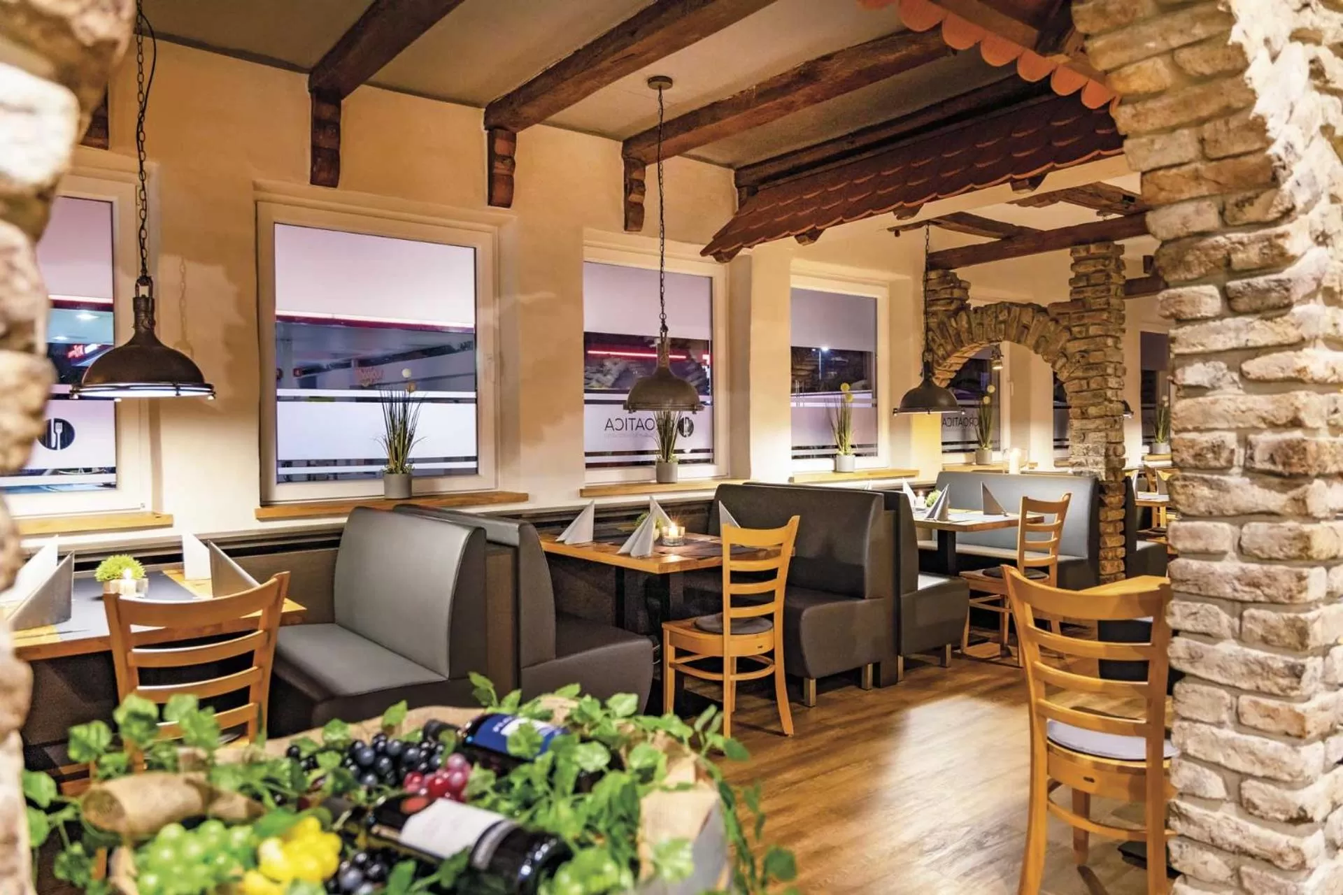 Restaurant/places to eat in Hotel sleep & go