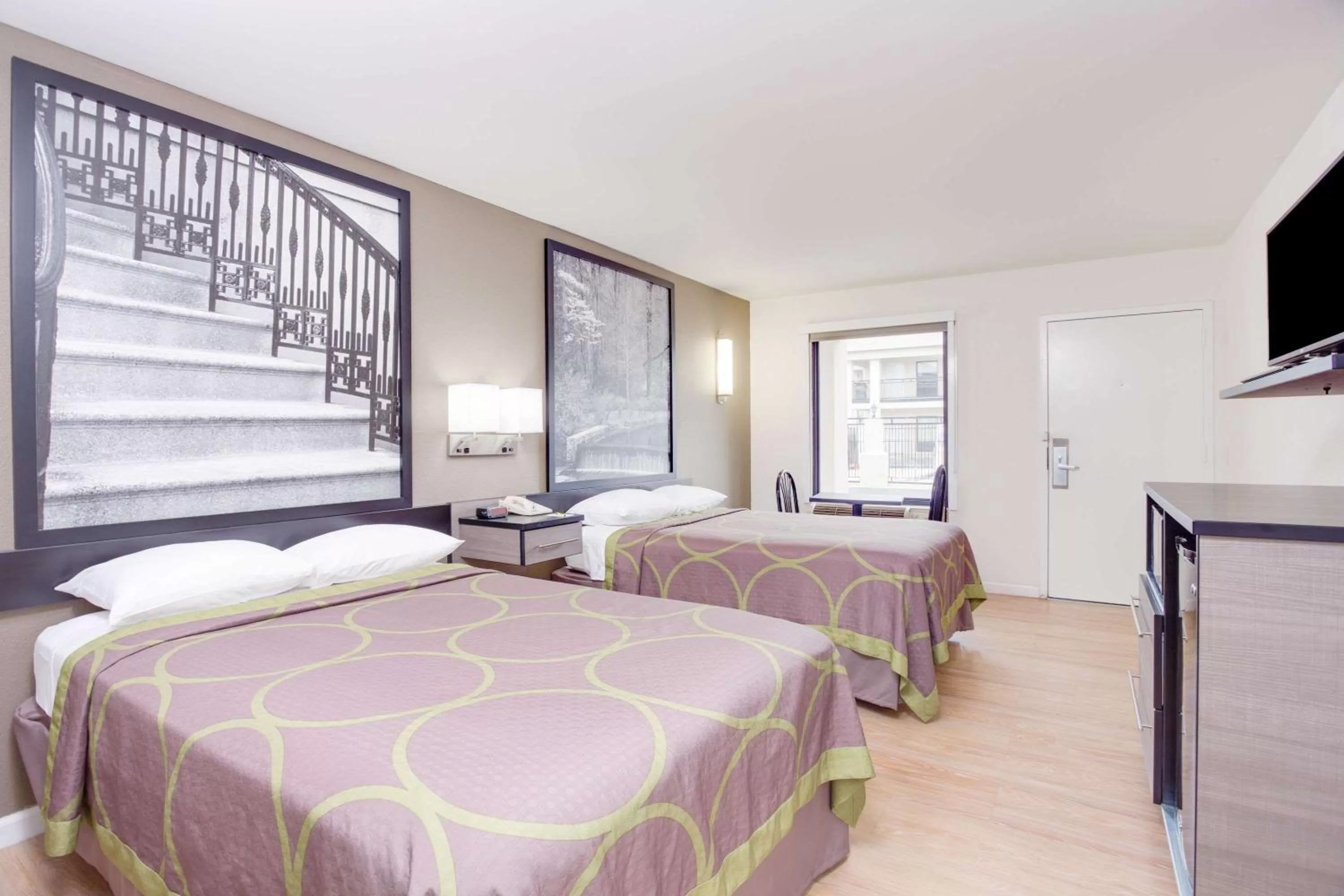 Photo of the whole room, Bed in Super 8 by Wyndham Dalton