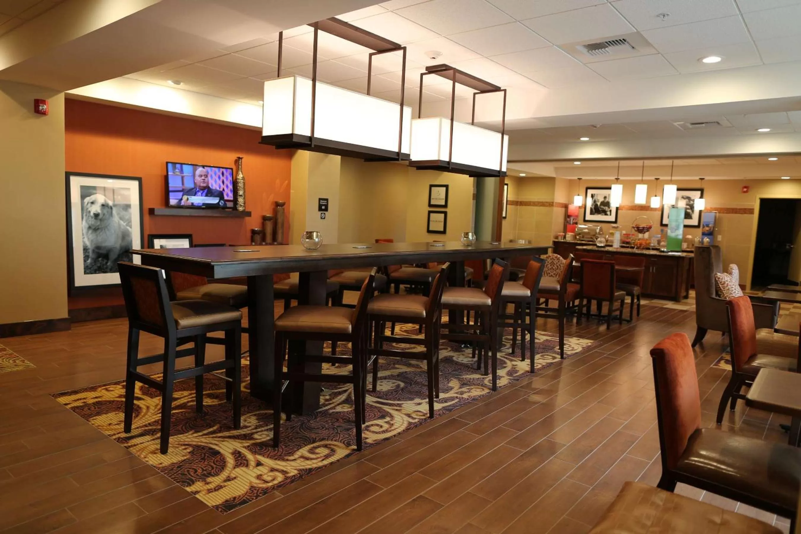 Dining area in Hampton Inn Union City