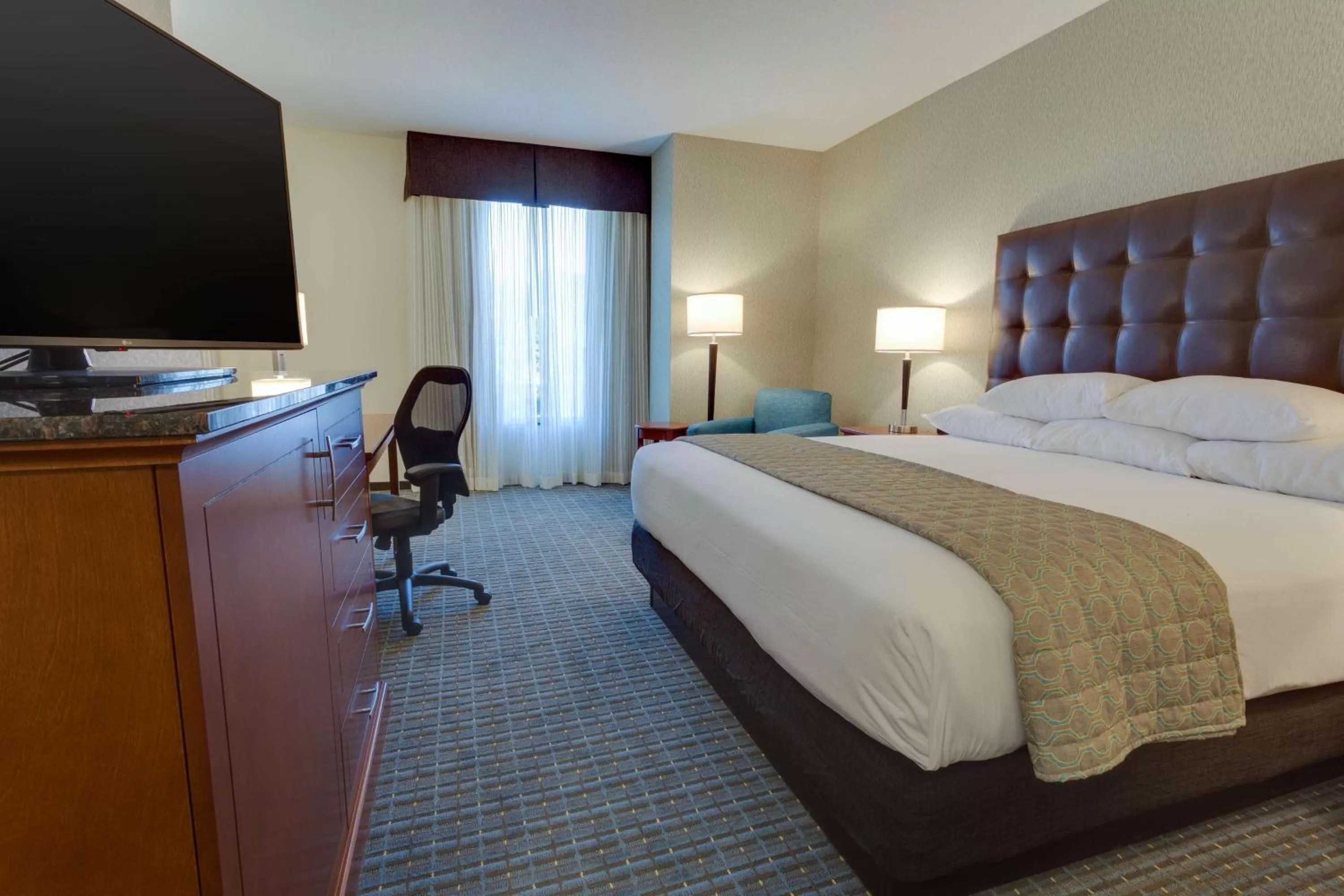 Oversize Deluxe King Room - Hearing Accessible in Drury Inn & Suites Gainesville