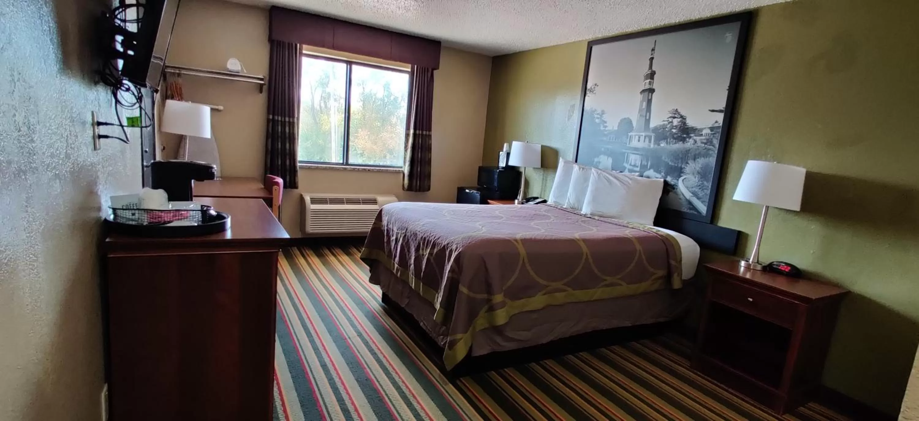 Queen Room - Non-Smoking in Super 8 by Wyndham Champaign