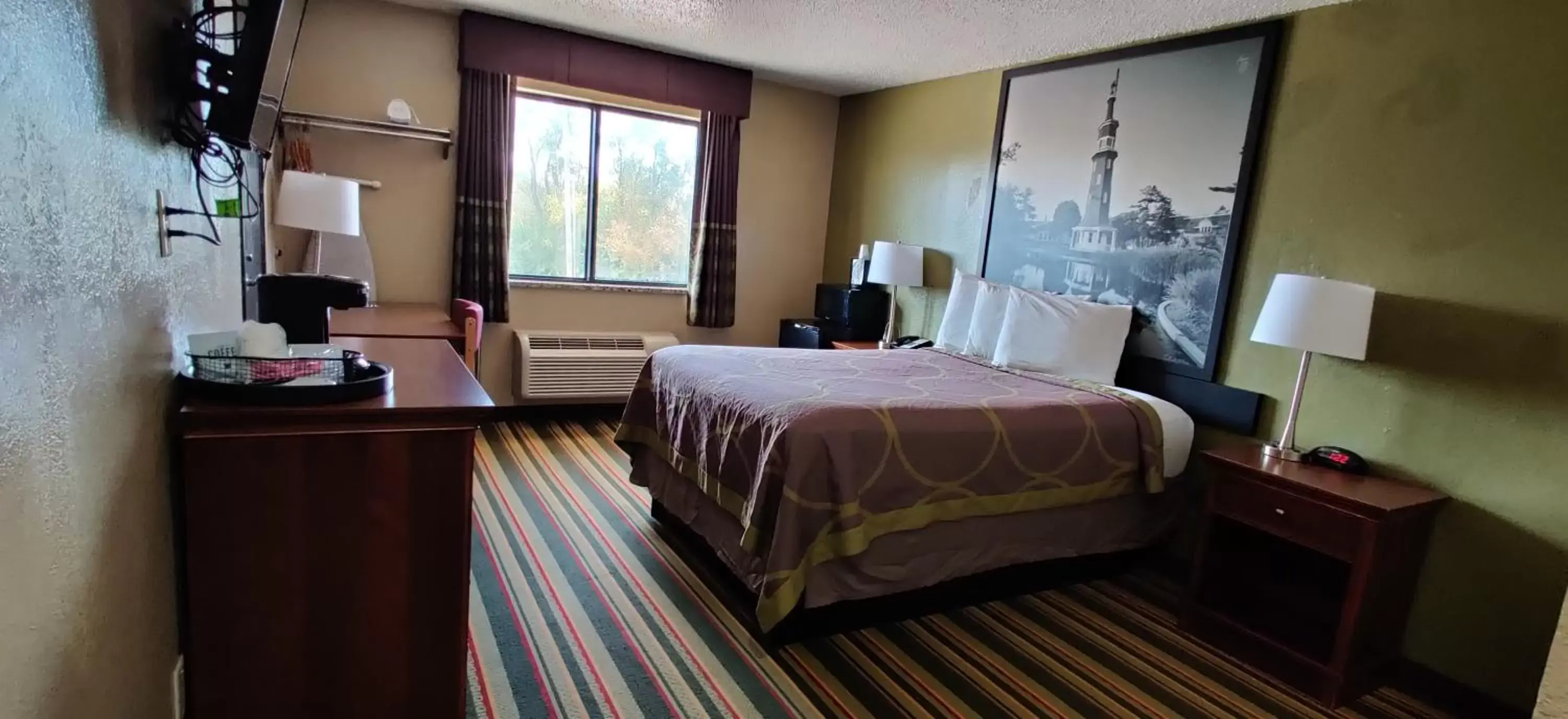 Queen Room - Non-Smoking in Super 8 by Wyndham Champaign Queen Room - Non-Smoking in Super 8 by Wyndham Champaign