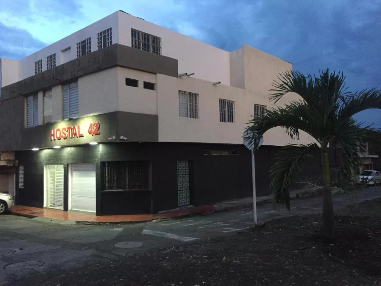 Property Building in Hotel 42 Avenida