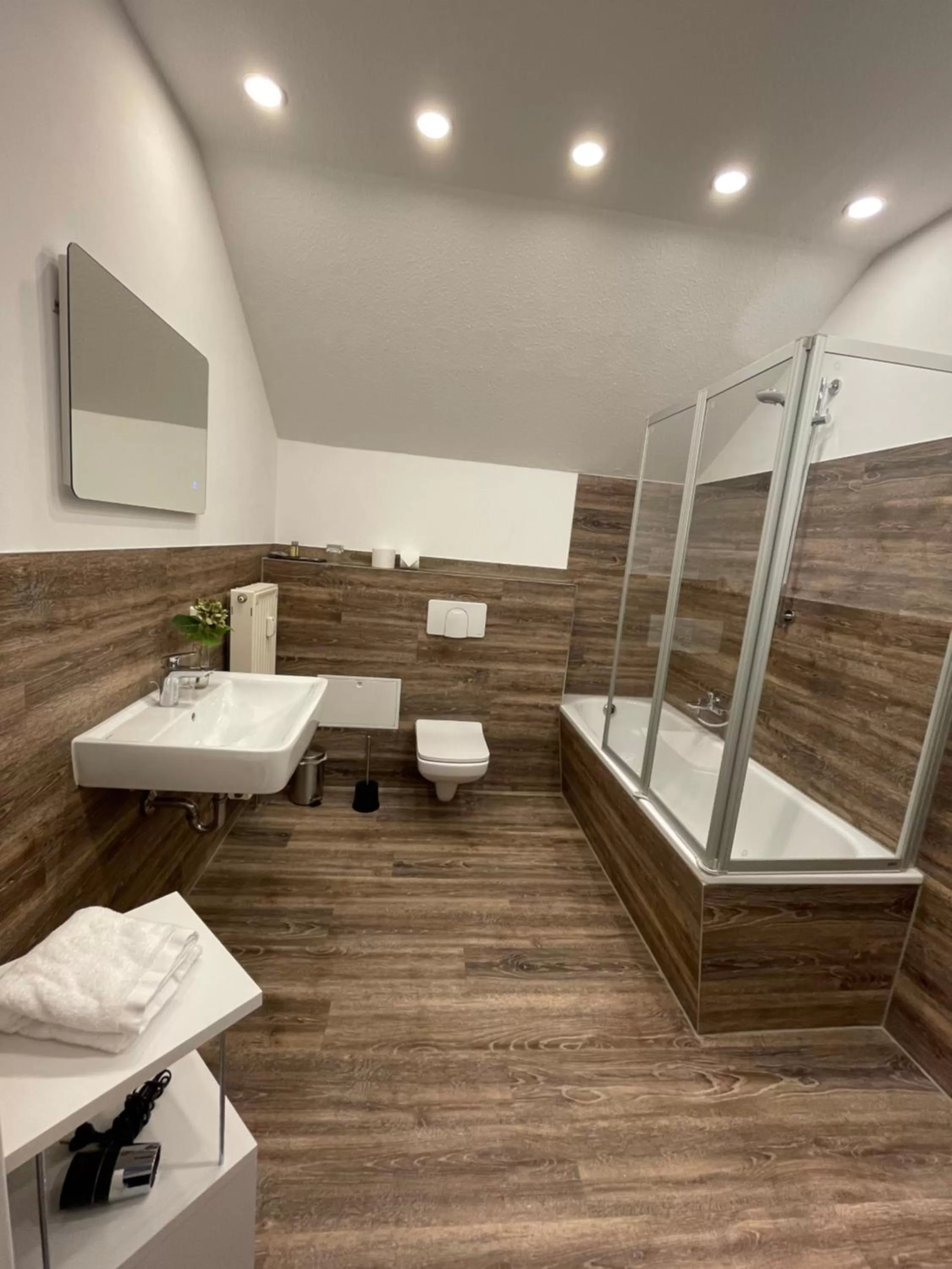 Bathroom in "Zur Altstadt - Am Fuße der Osterburg" Gaststätte, Pension, FEWO