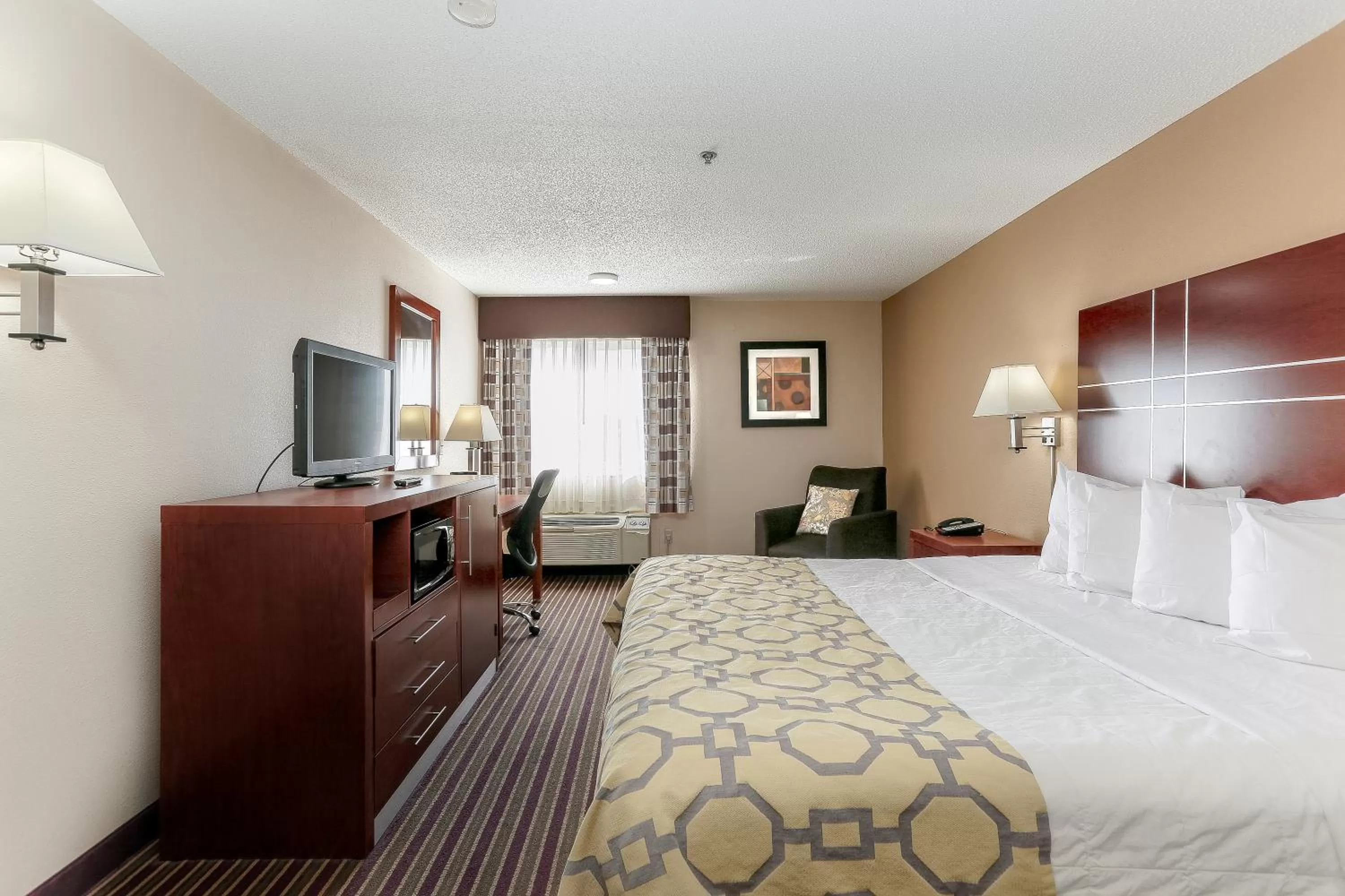 Bed in Baymont by Wyndham Bowling Green