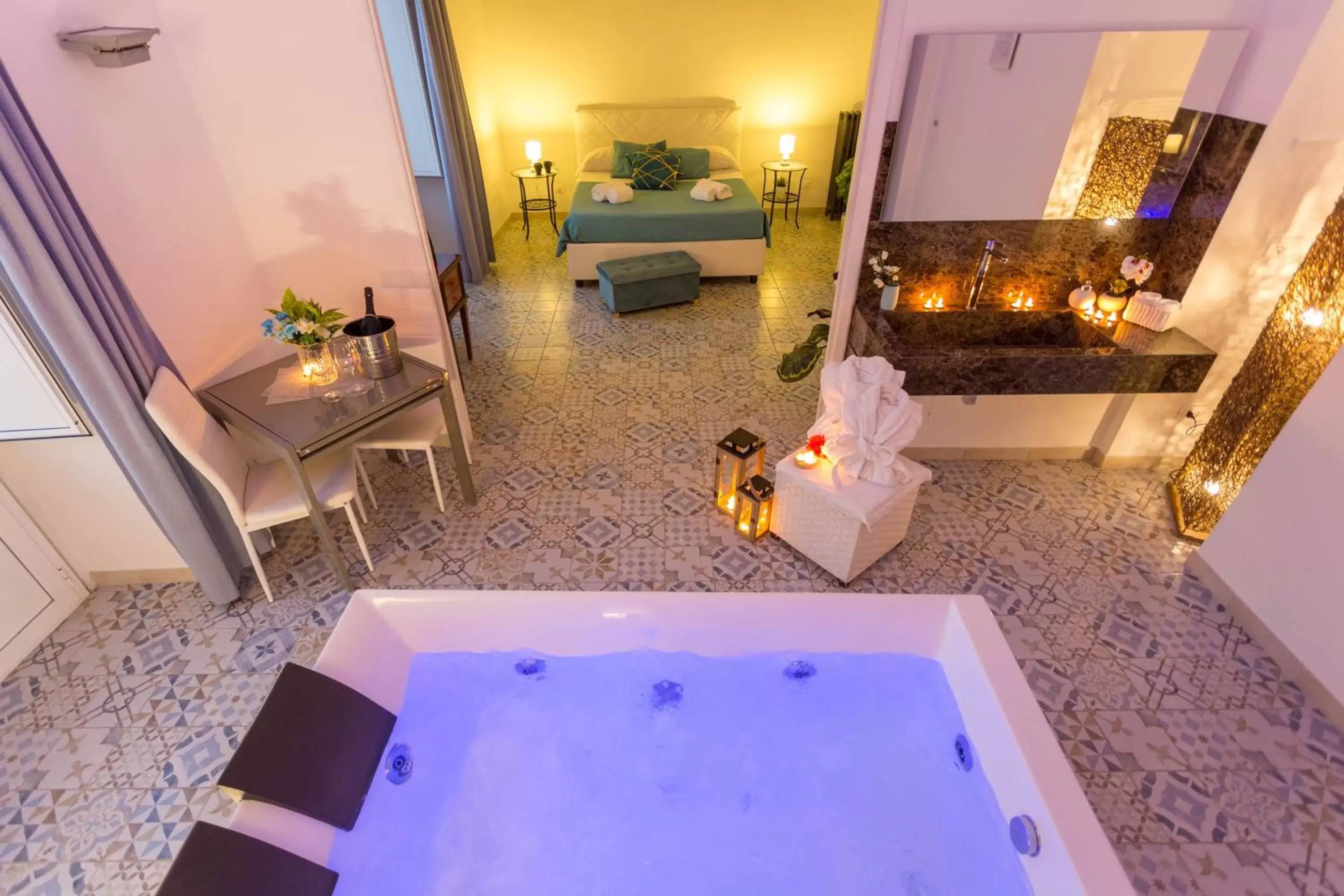 Double Room with Spa Bath in Palazzo Bruca Catania Double Room with Spa Bath in Palazzo Bruca Catania