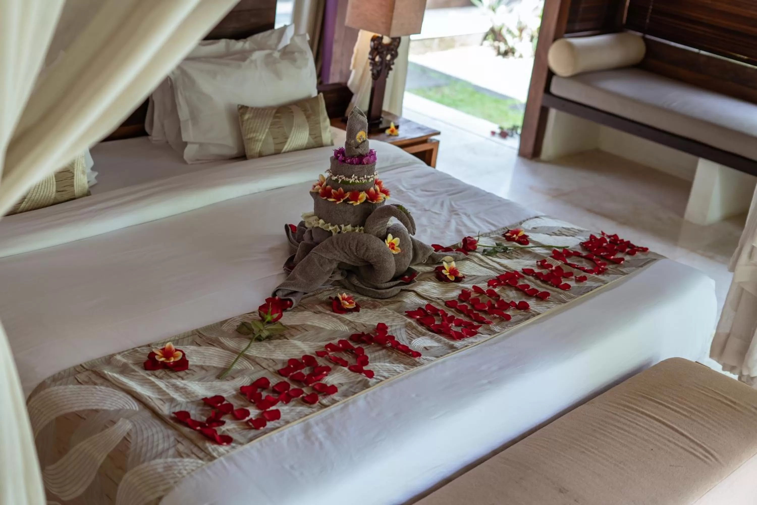 Decorative detail, Bed in Surya Kembar Villas