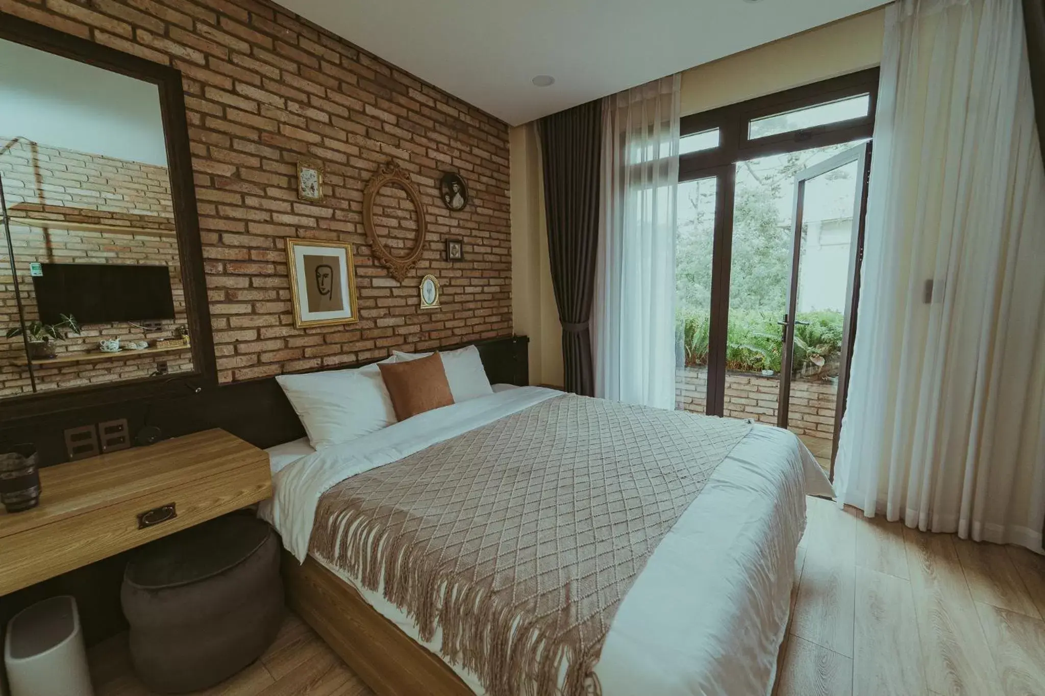 Deluxe Double Room with Balcony in The Brick Home dalat Deluxe Double Room with Balcony in The Brick Home dalat