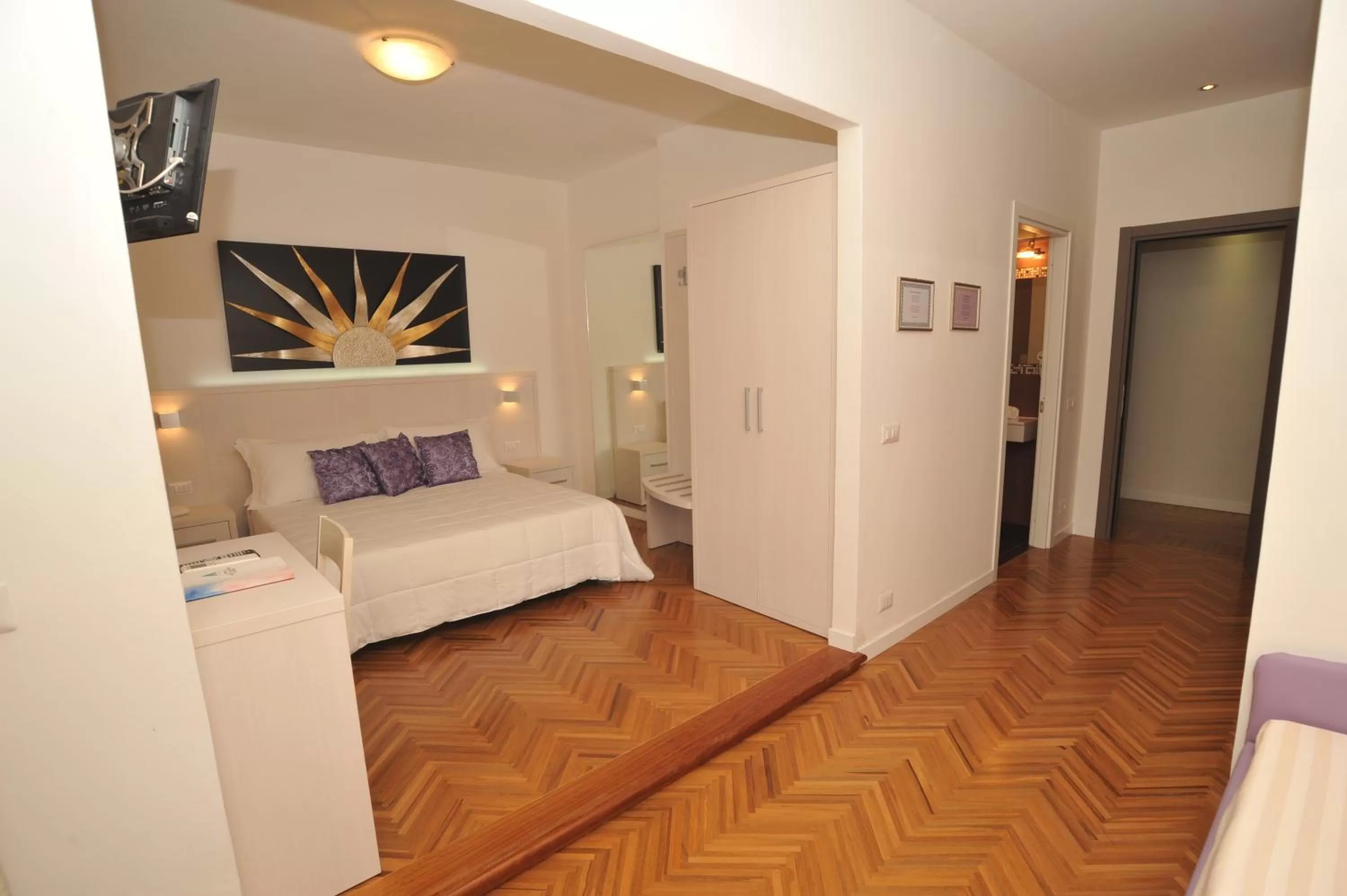 Photo of the whole room, Bed in Hotel Astoria