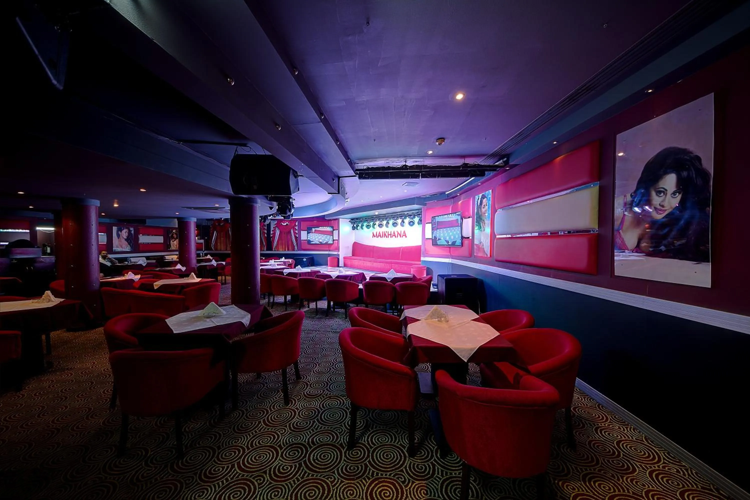 Restaurant/places to eat in Ascot Hotel