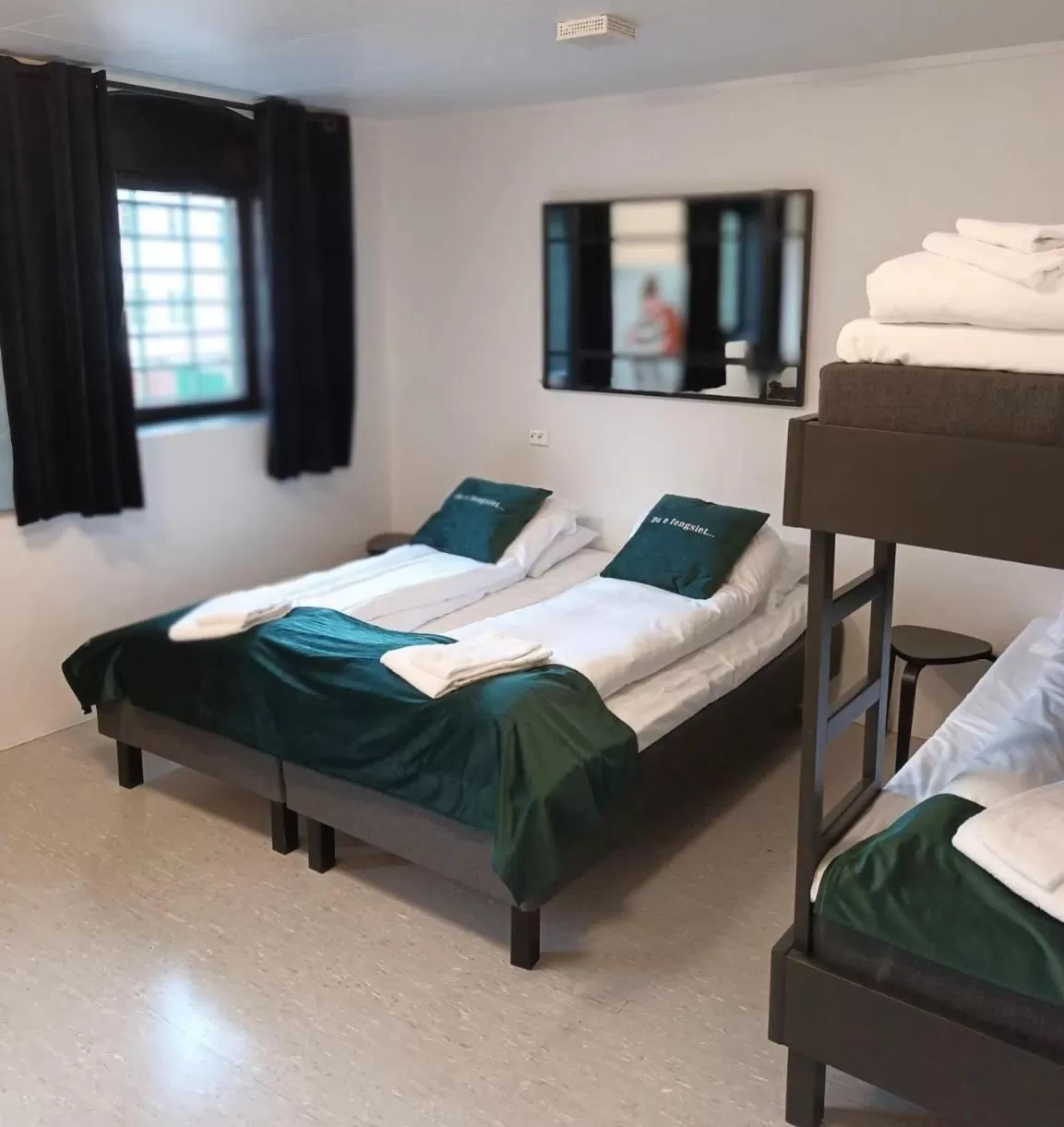 Family, Bed in Fengselshotellet AS