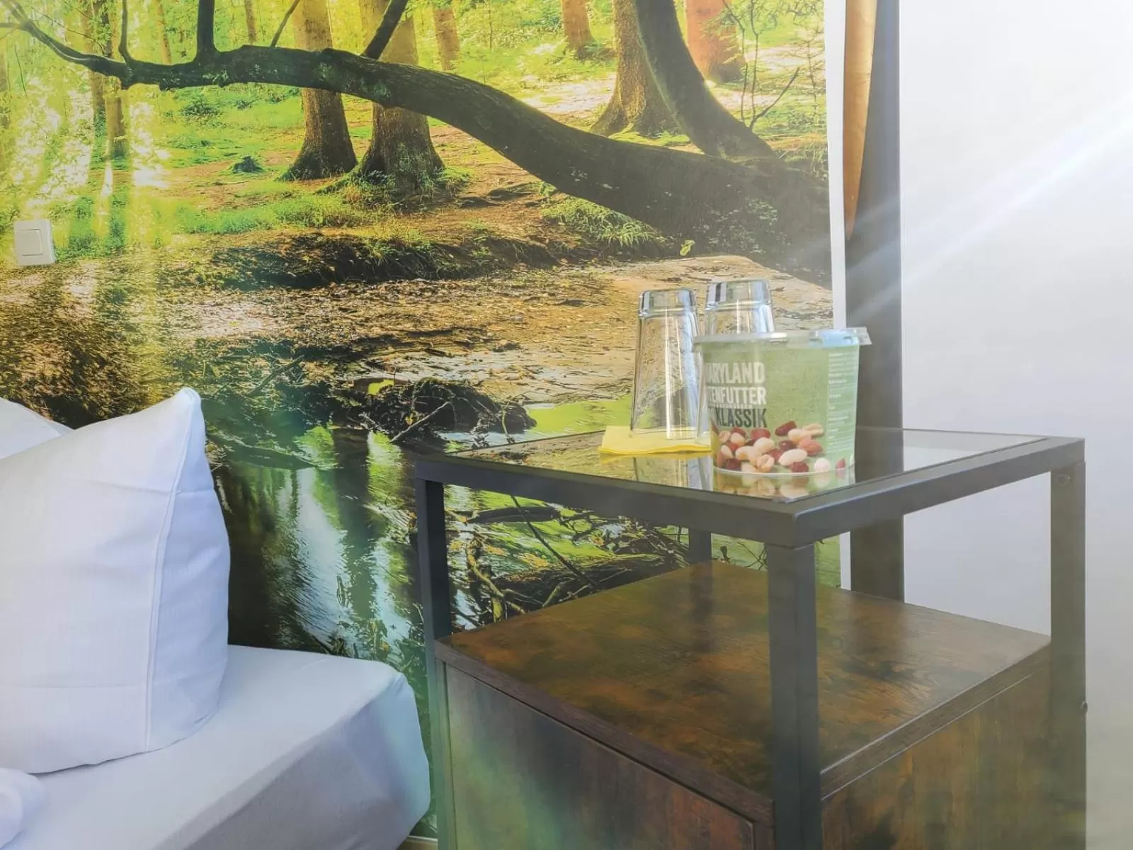 room service in Hotel Seeblick am Sankelmarker See - Natur und Erholung