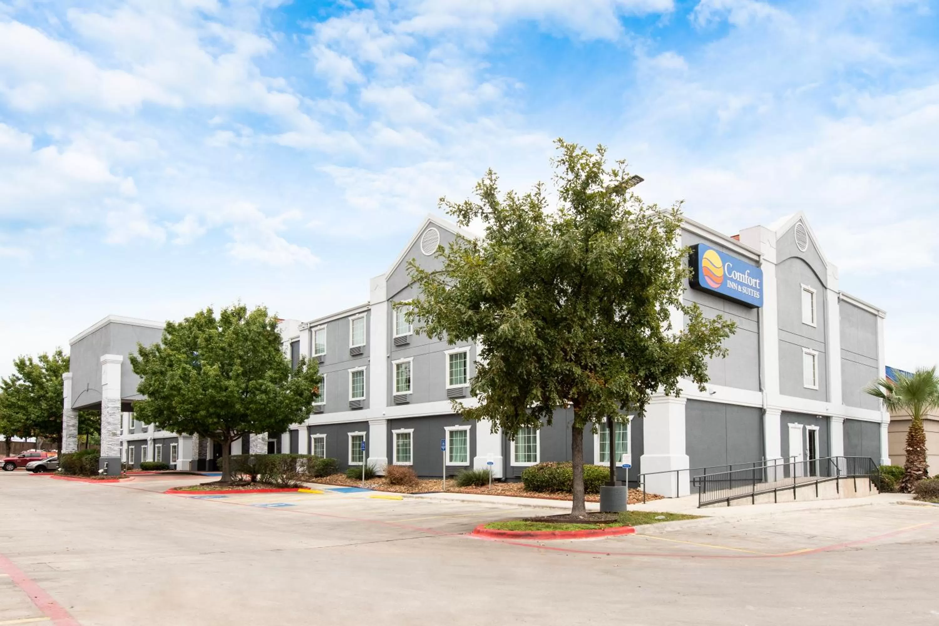 Property building in Comfort Inn & Suites Near Medical Center