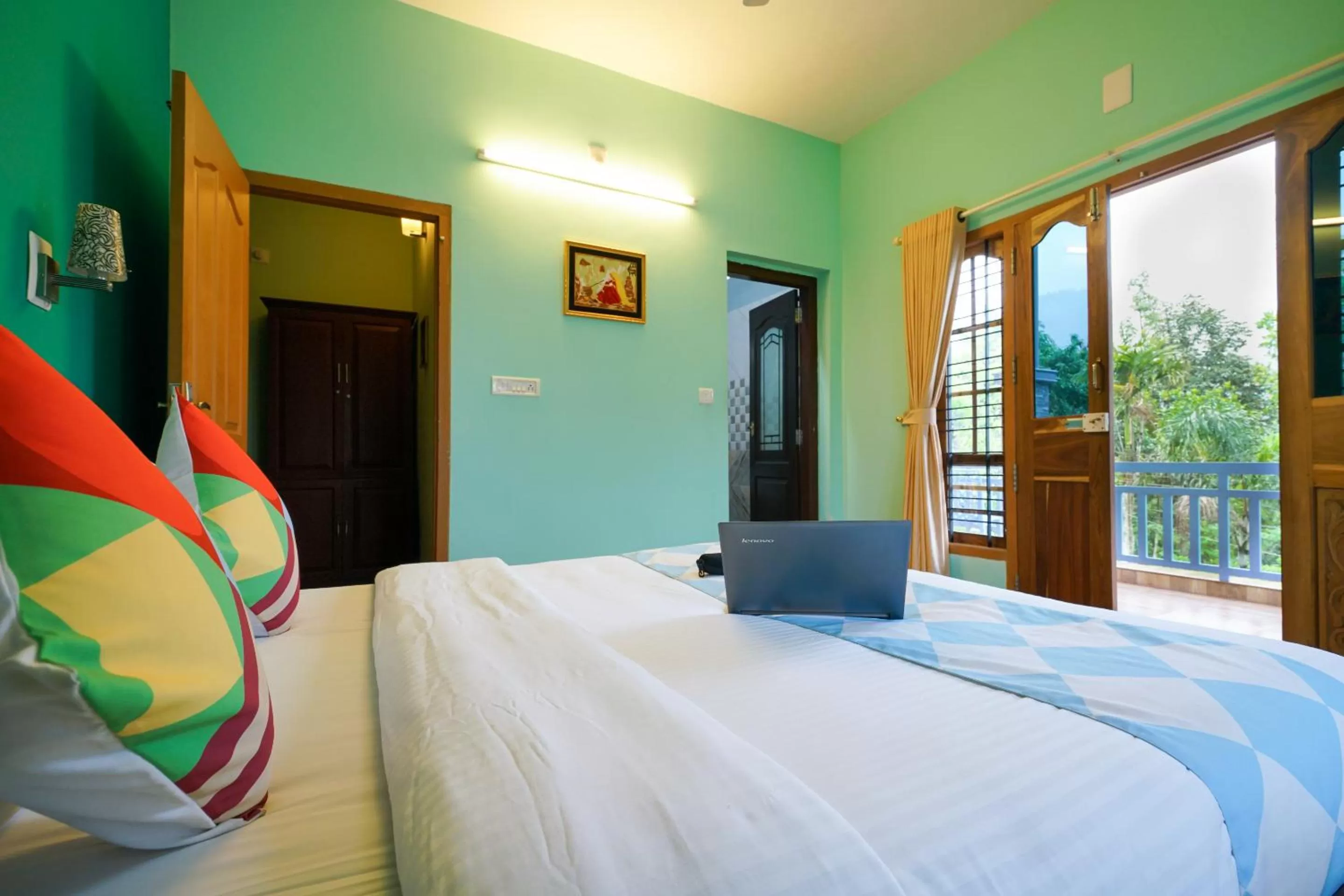 Photo of the whole room, Bed in Munnar Blue Mist