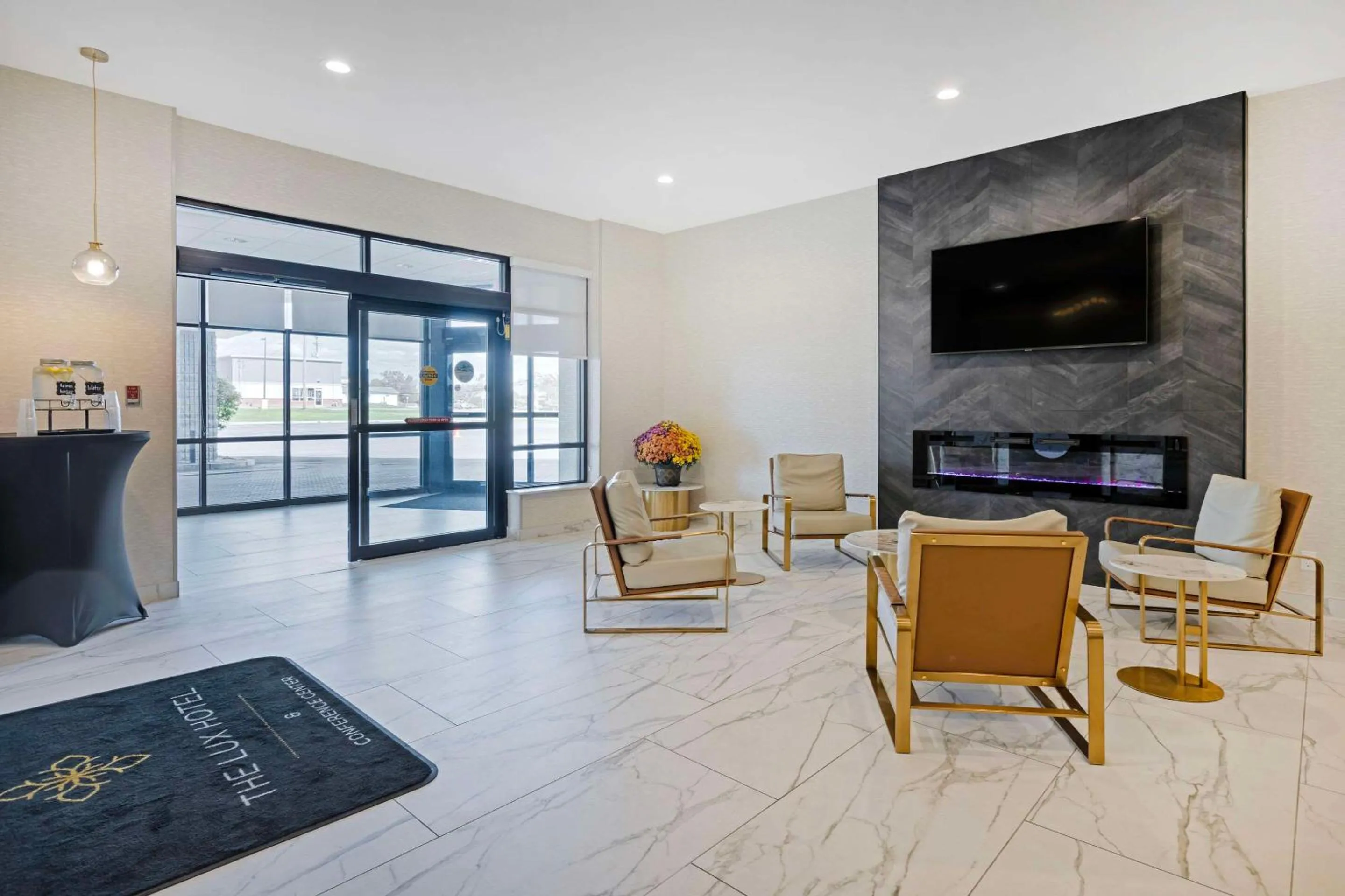 Lobby or reception, Seating Area in Quality Inn near Finger Lakes and Seneca Falls