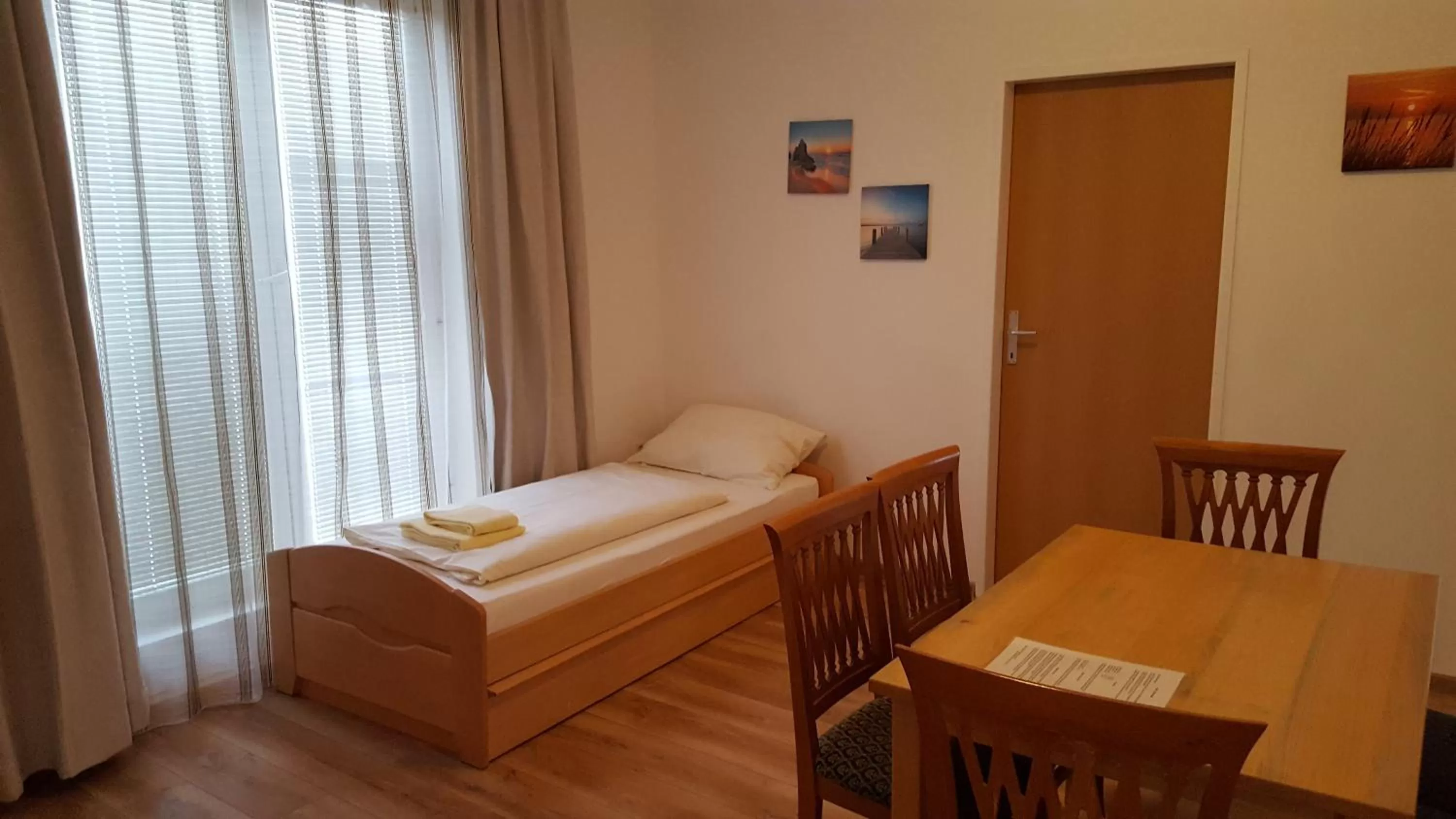 Photo of the whole room, Bed in Pension Haus Nova