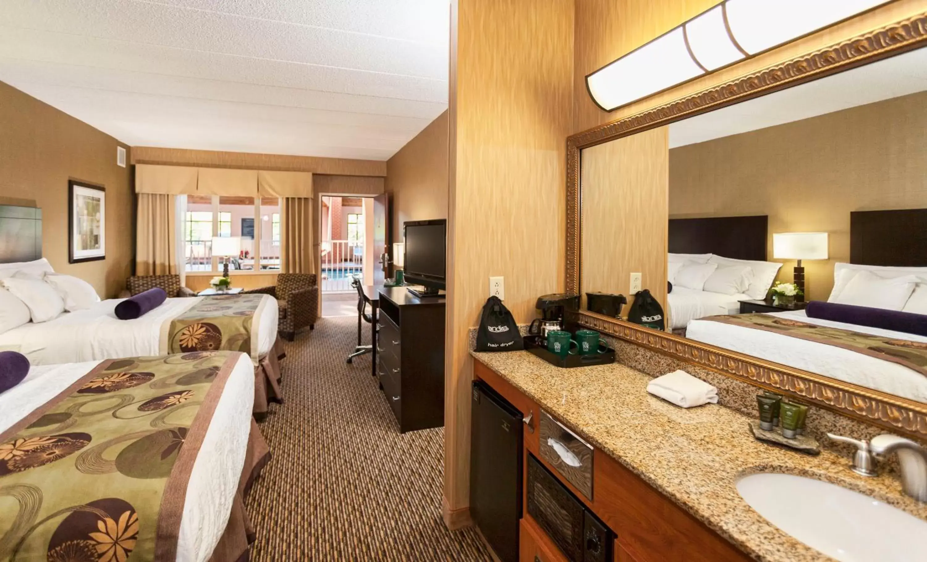 Double Room with Pool View in The Inn on Lake Superior Double Room with Pool View in The Inn on Lake Superior