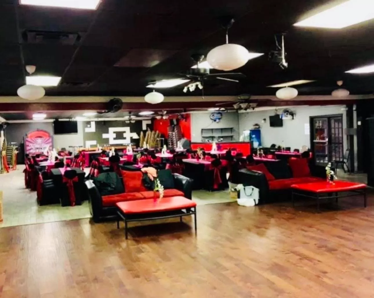 Lounge or bar in R Nite Star Inn and Suites -Home of the Cowboys & Rangers