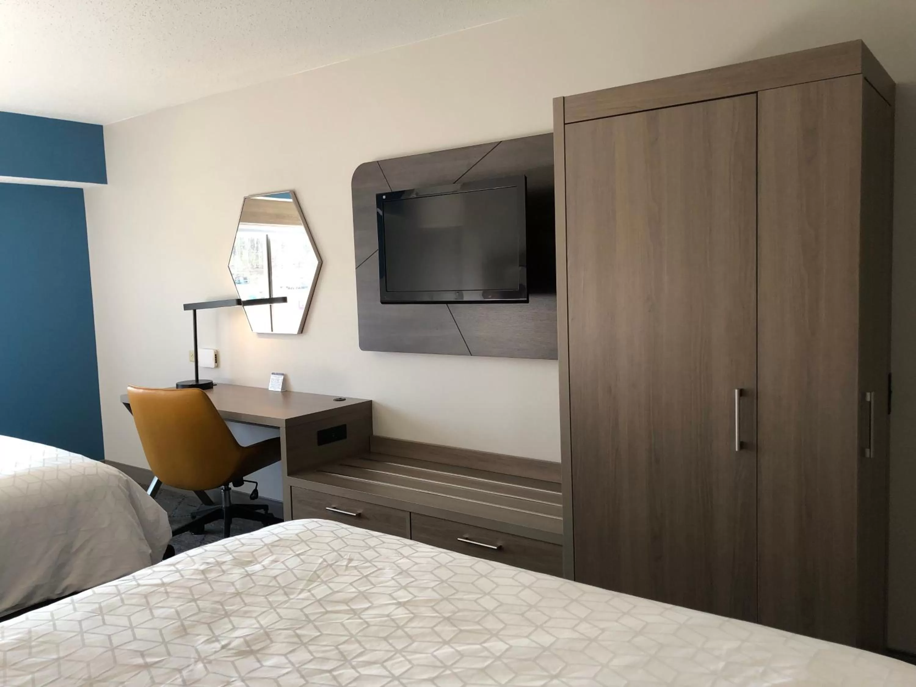 Photo of the whole room, Bed in Holiday Inn Express & Suites Donegal by IHG