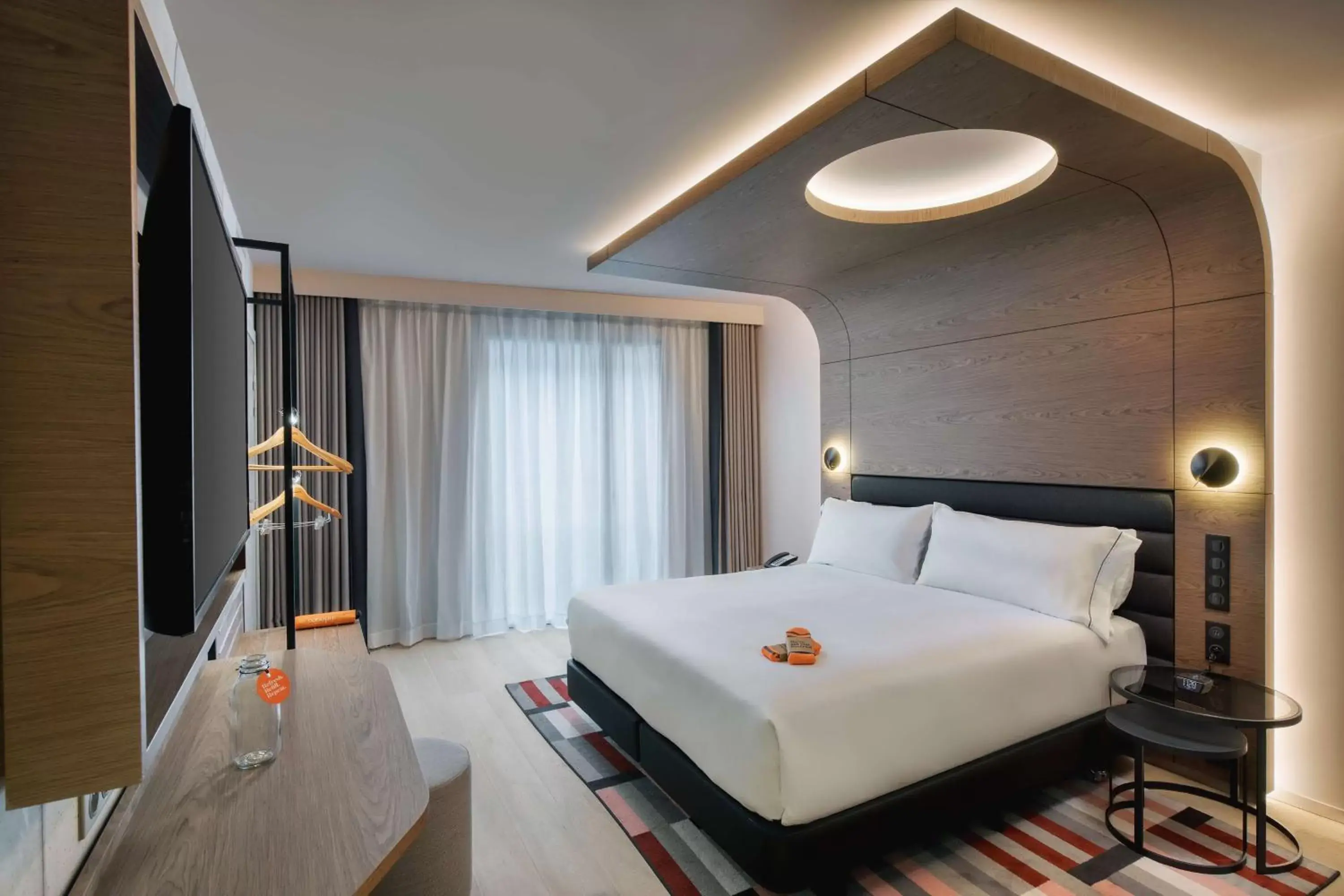 Corner Queen Room in Canopy By Hilton Paris Eiffel Tower Corner Queen Room in Canopy By Hilton Paris Eiffel Tower