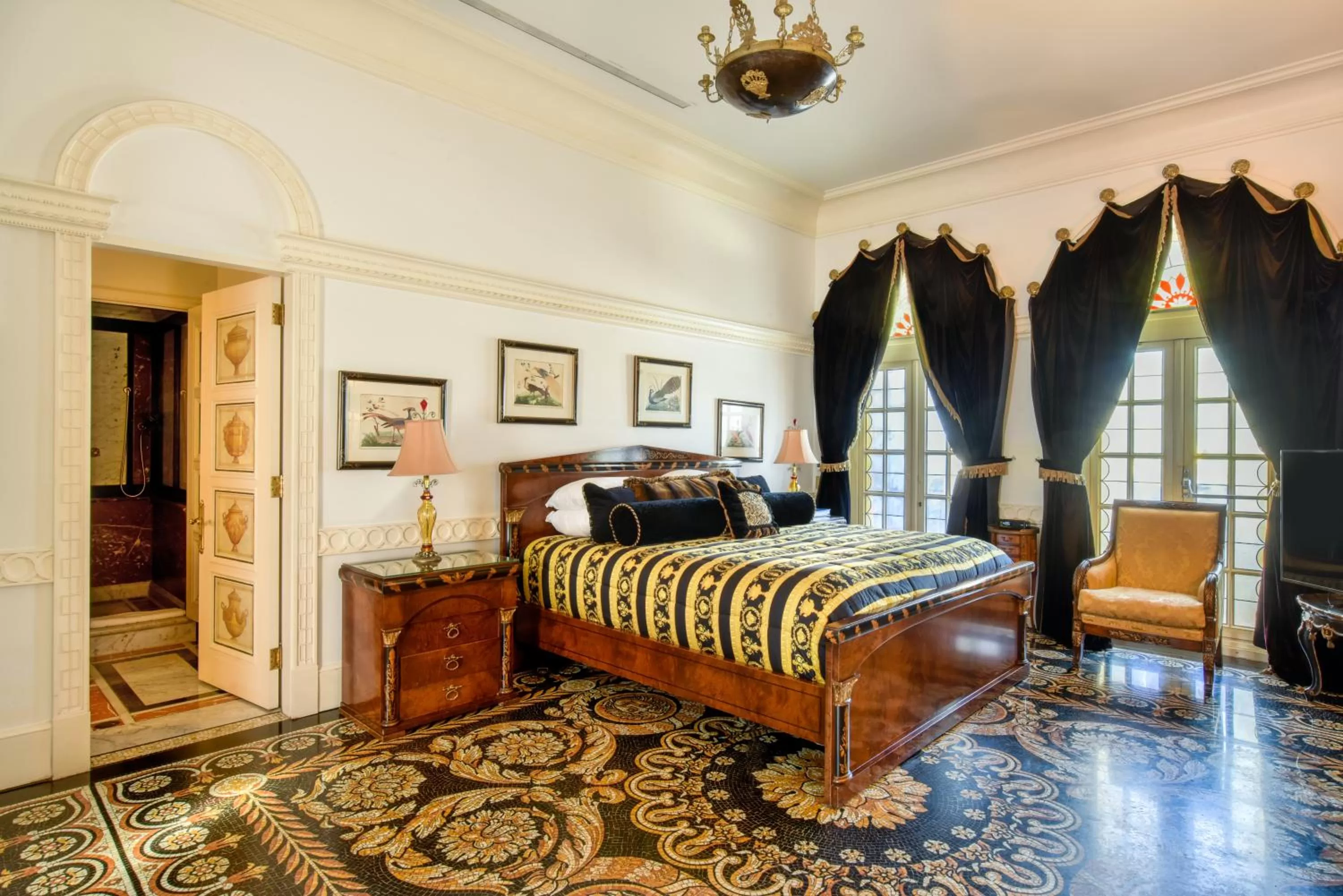 Bedroom, Bed in The Villa Casa Casuarina