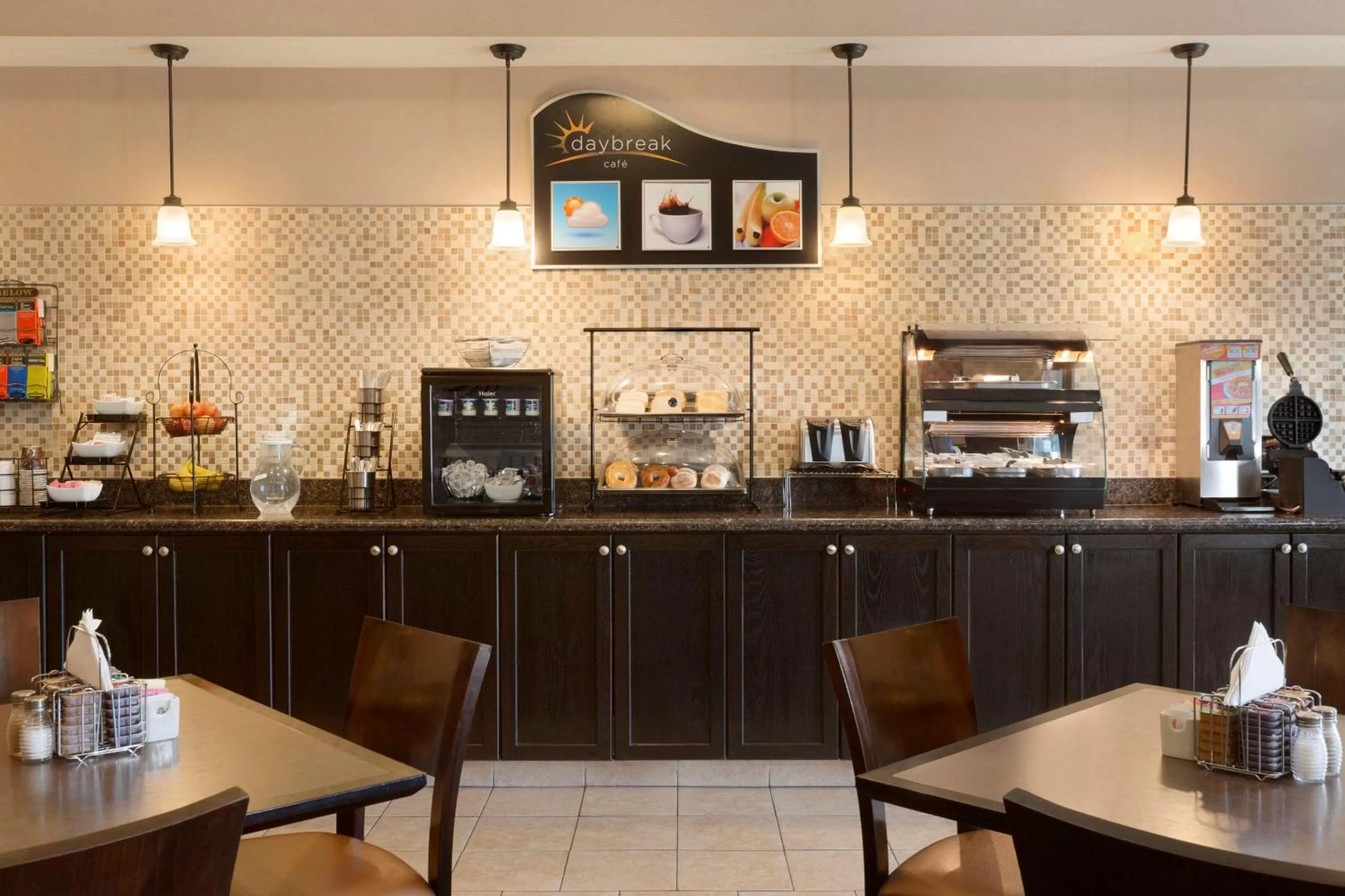 Restaurant/places to eat in Days Inn by Wyndham Innisfail