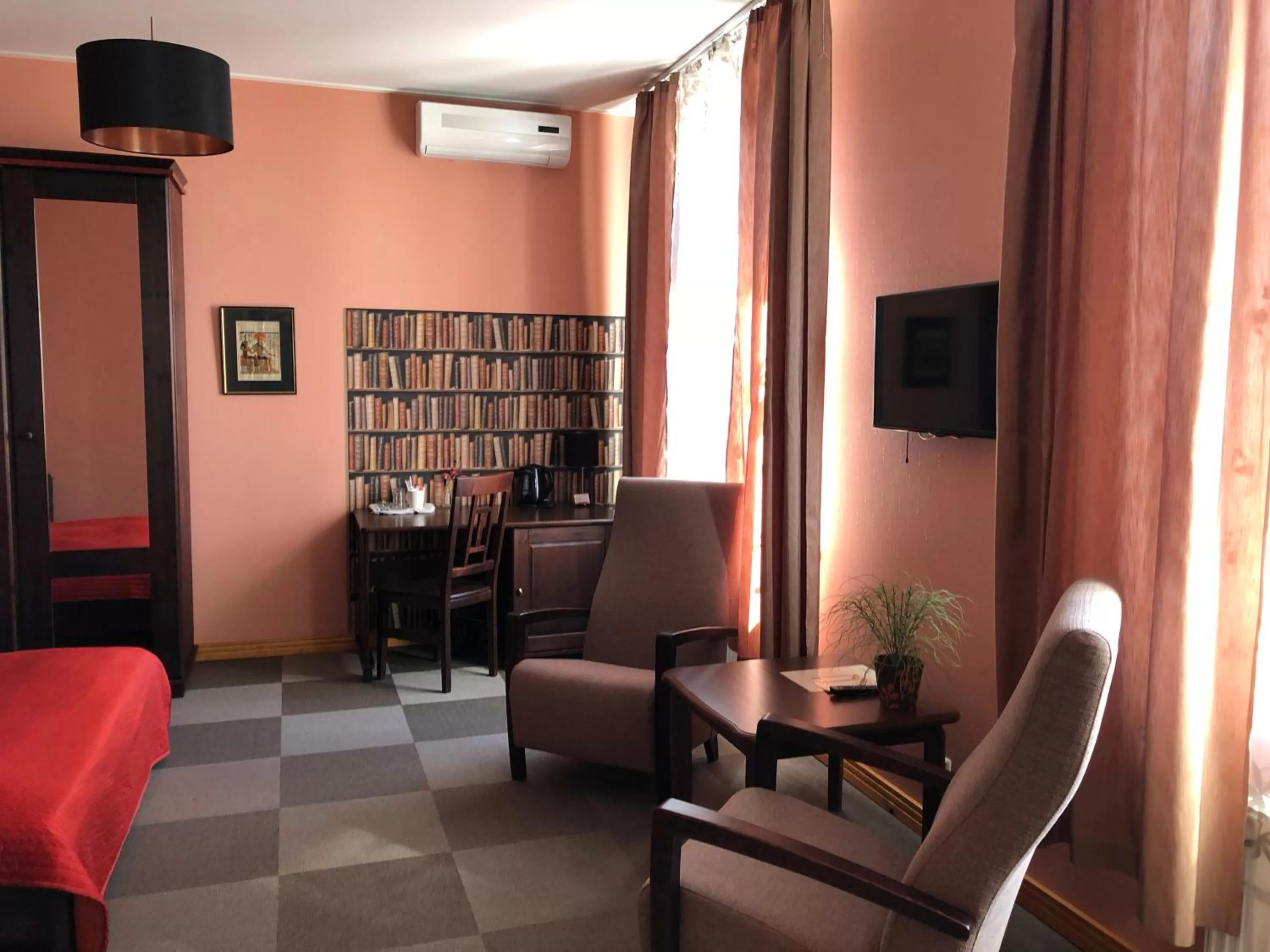 Shower, TV/Entertainment Center in Hotel Vilhelmine