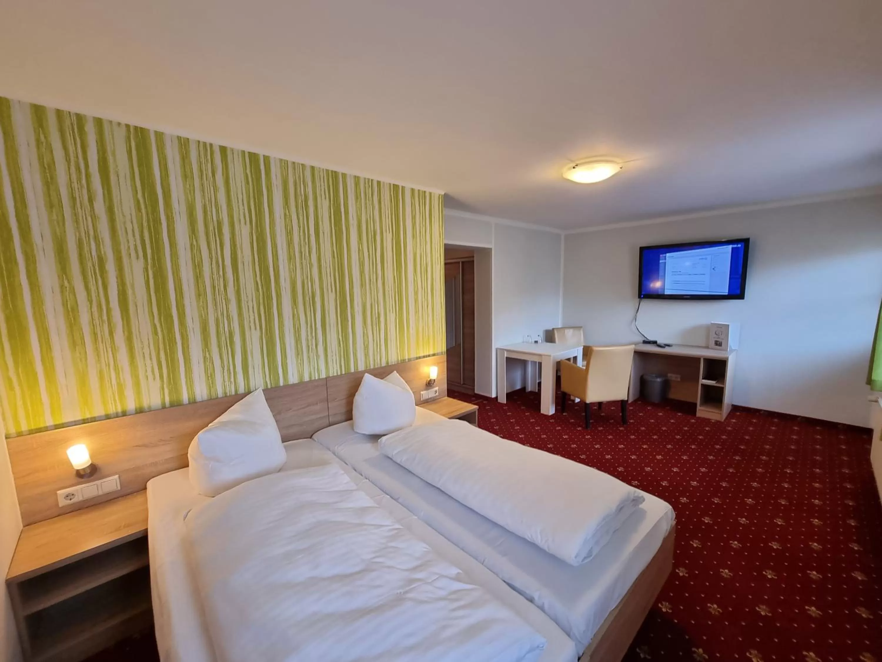 Bed in Hotel Zum Goldenen Löwen