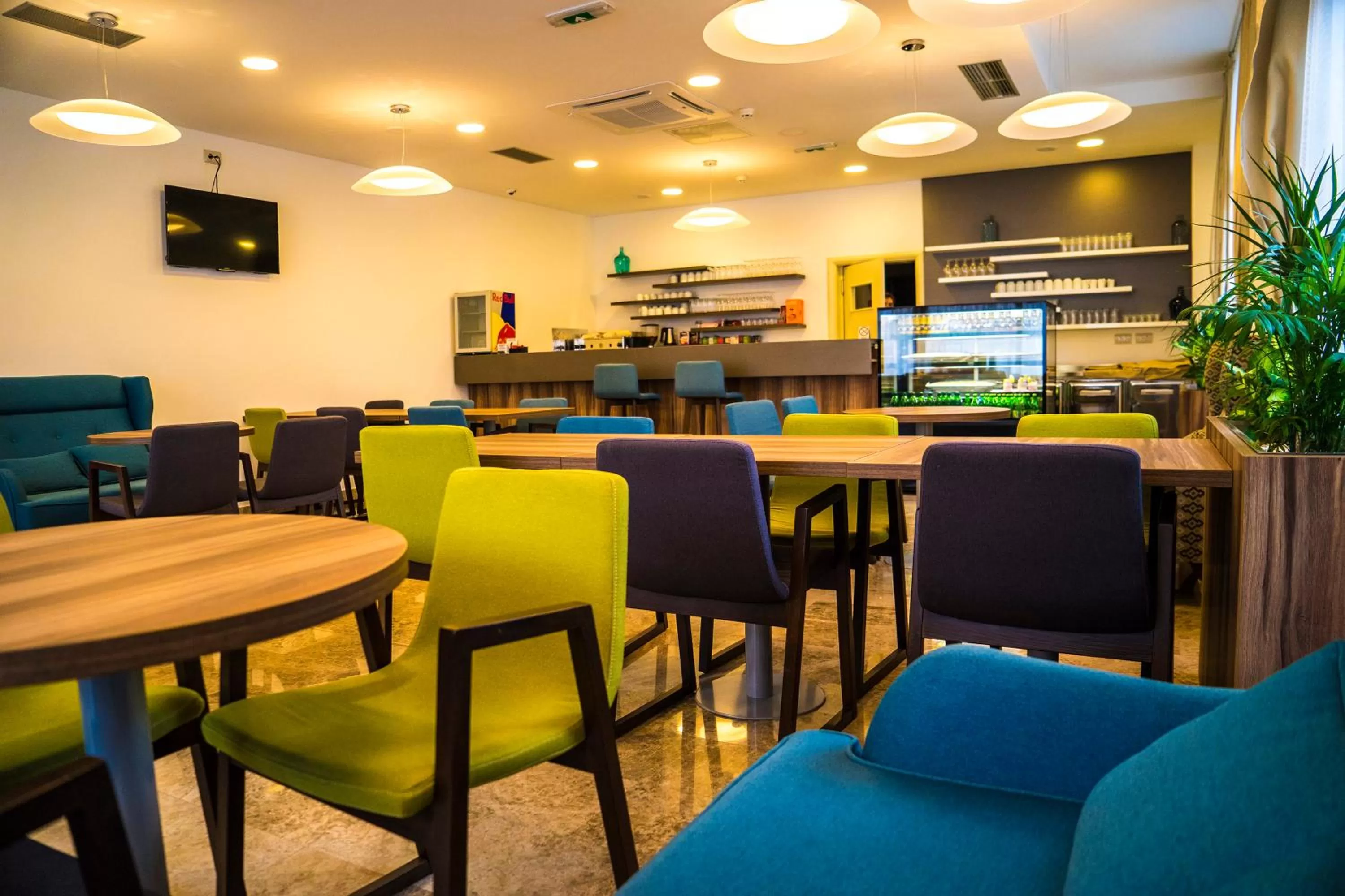 Coffee/tea facilities, Restaurant/Places to Eat in Hotel Kapetanovina