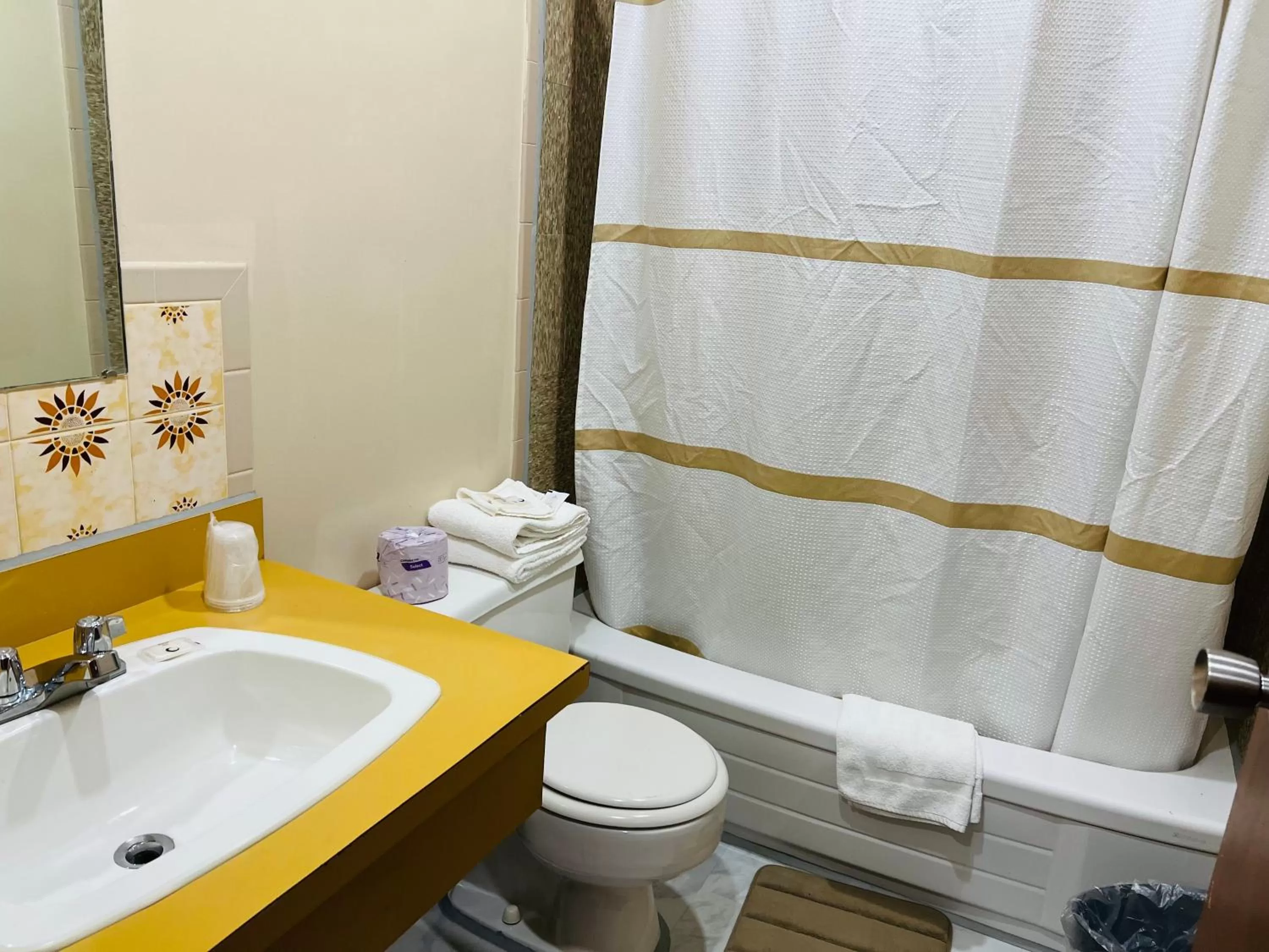 Toilet in Sunset Inn