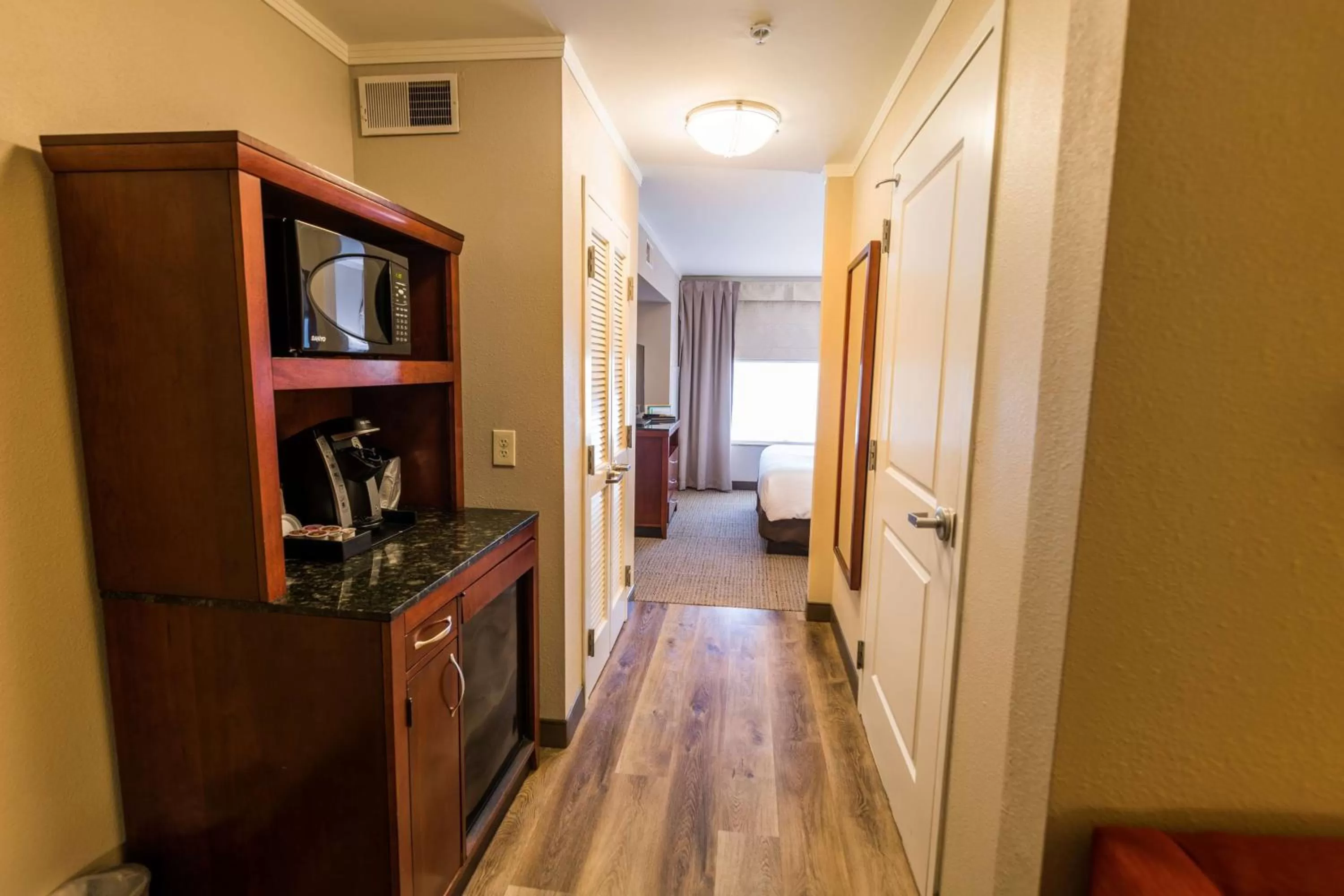 Kitchen or kitchenette in Hilton Garden Inn Bowling Green
