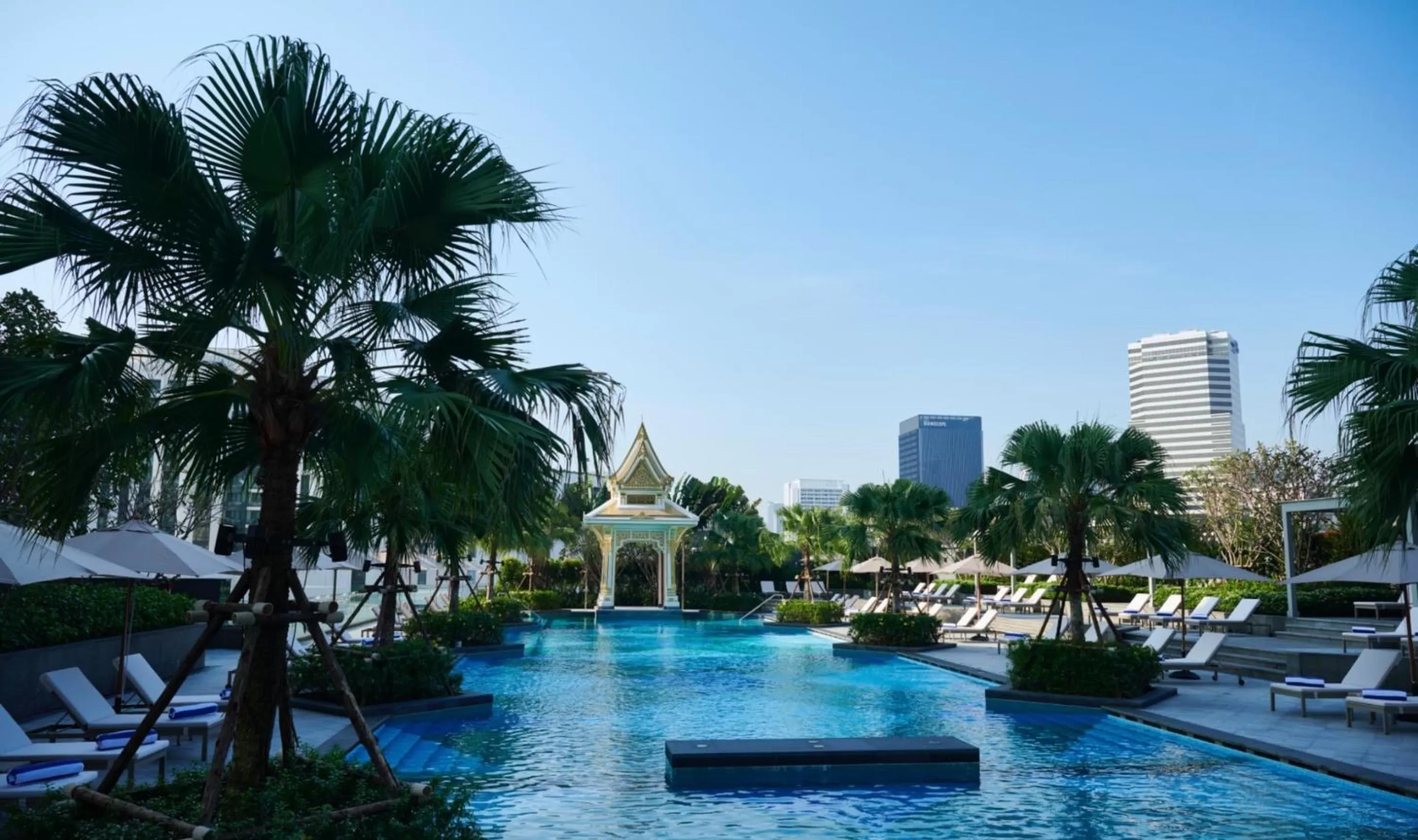Swimming pool in Chatrium Grand Bangkok