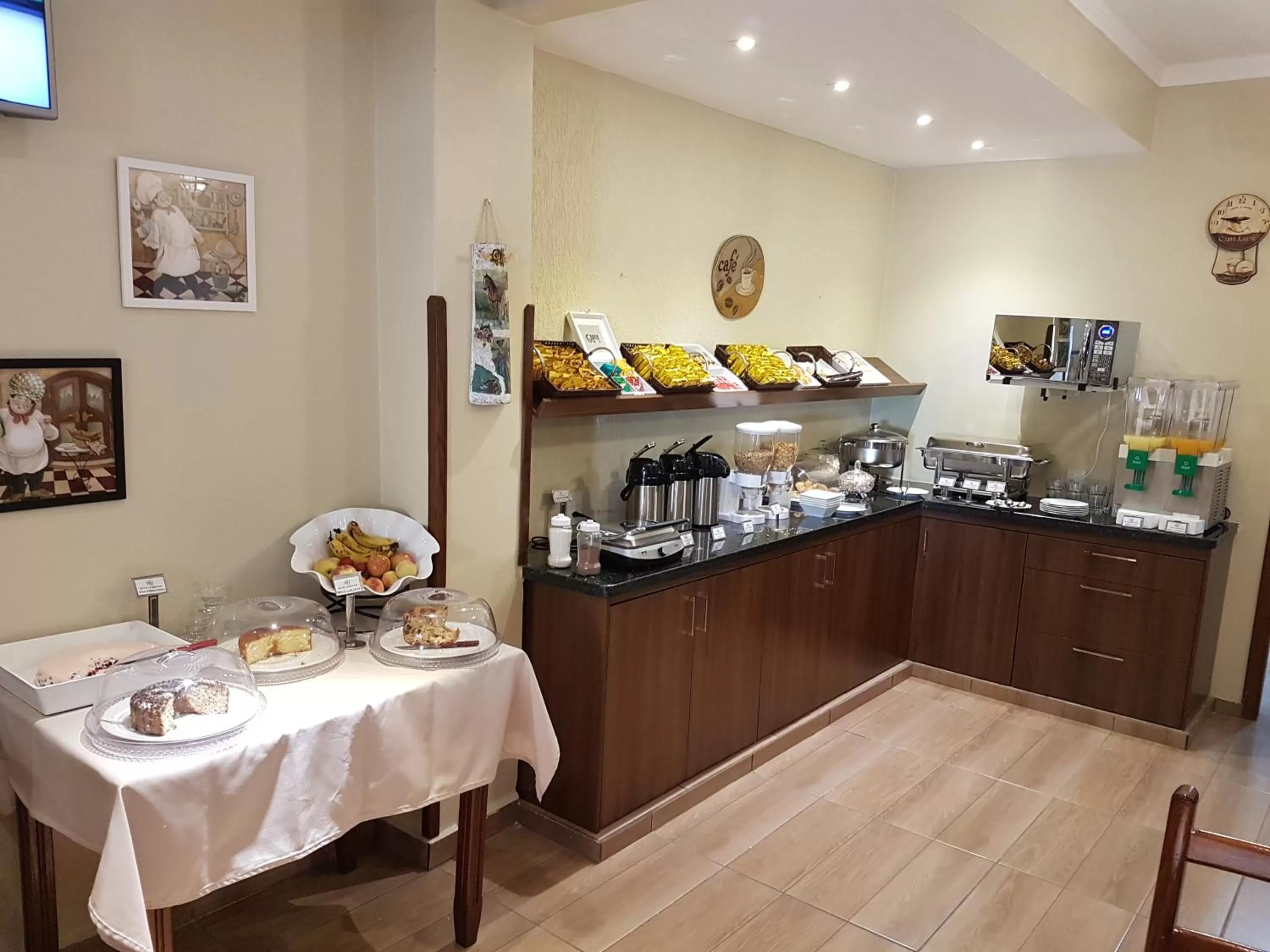 Breakfast, Restaurant/Places to Eat in Hotel Barretos