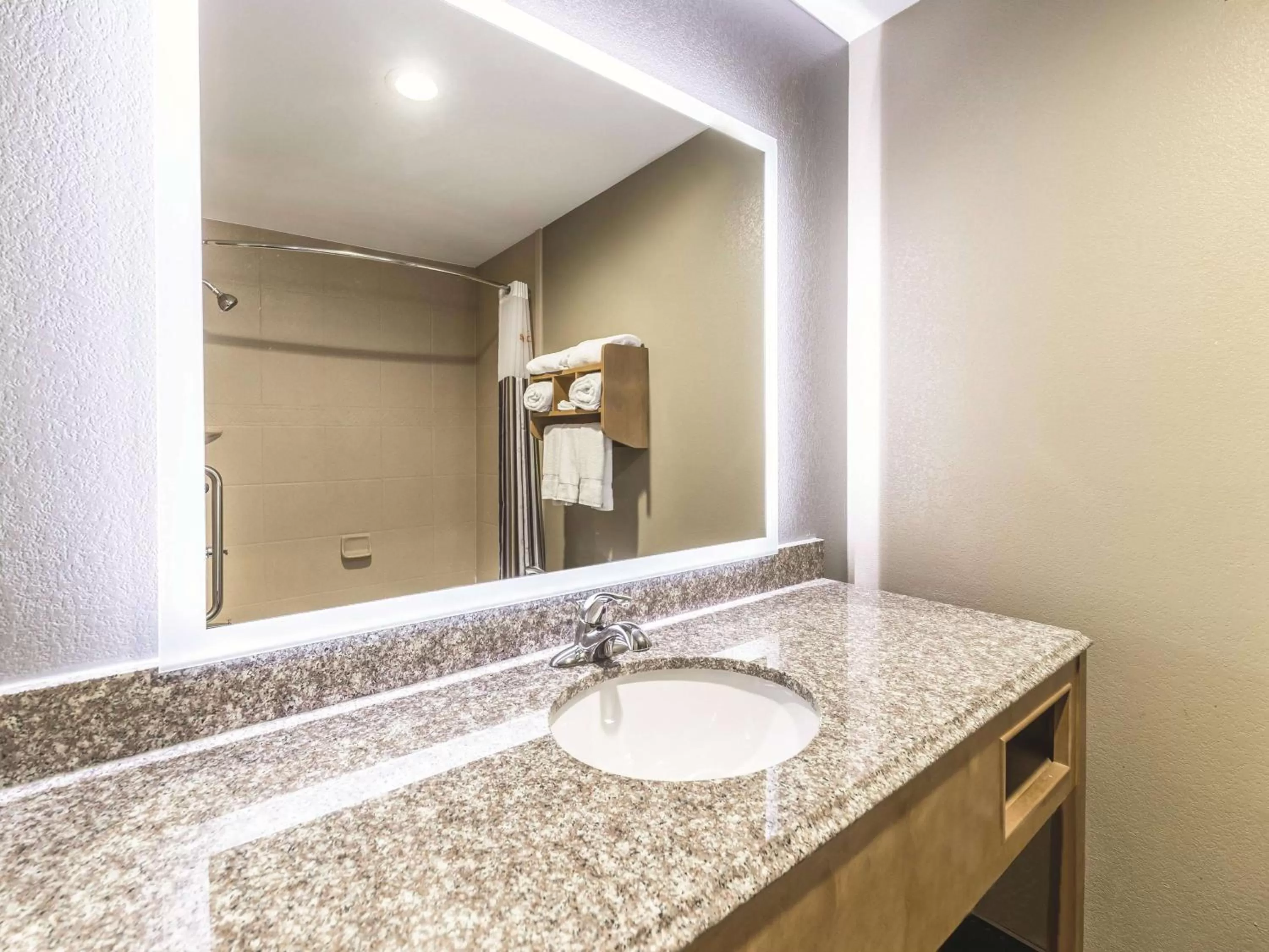 Photo of the whole room in La Quinta by Wyndham Tulsa - Catoosa