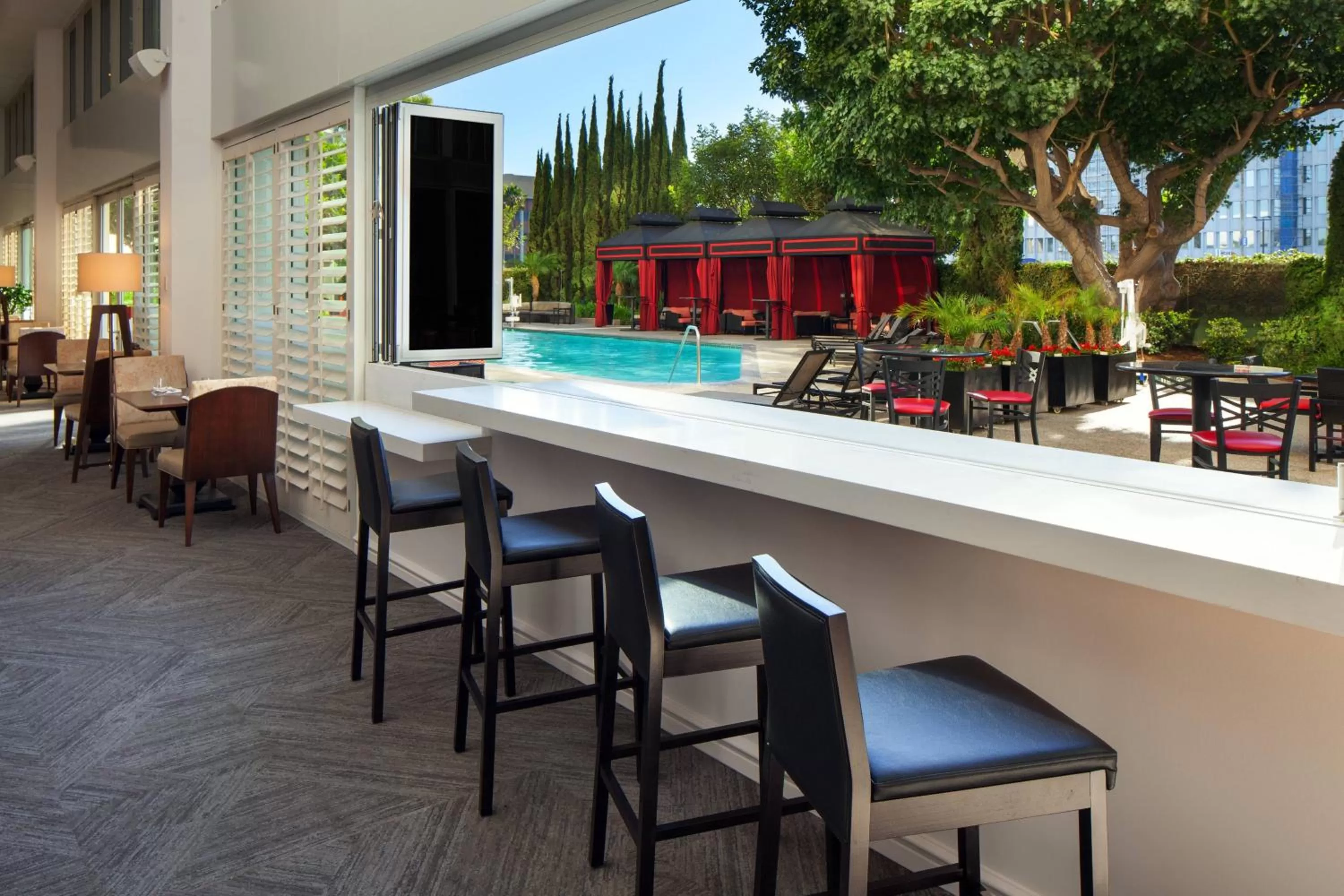 Lounge or bar in Sheraton Gateway Los Angeles Hotel