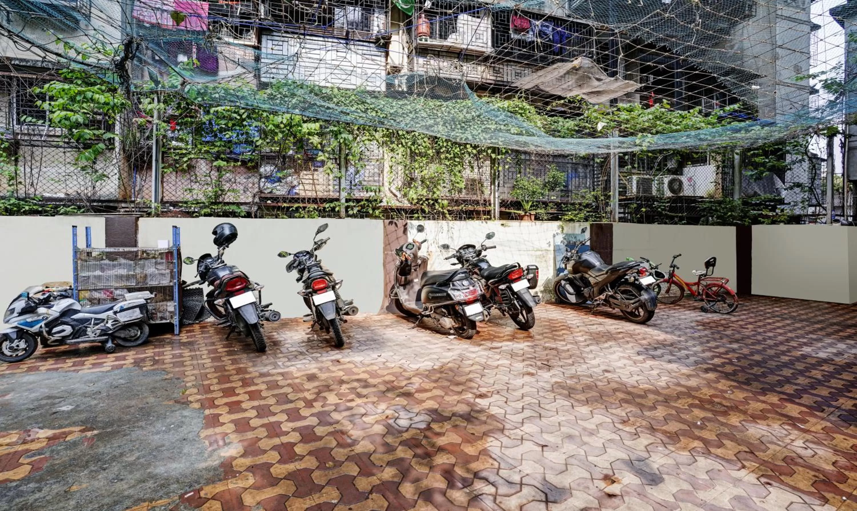 Itsy By Treebo - Amber Corp Inn, NESCO