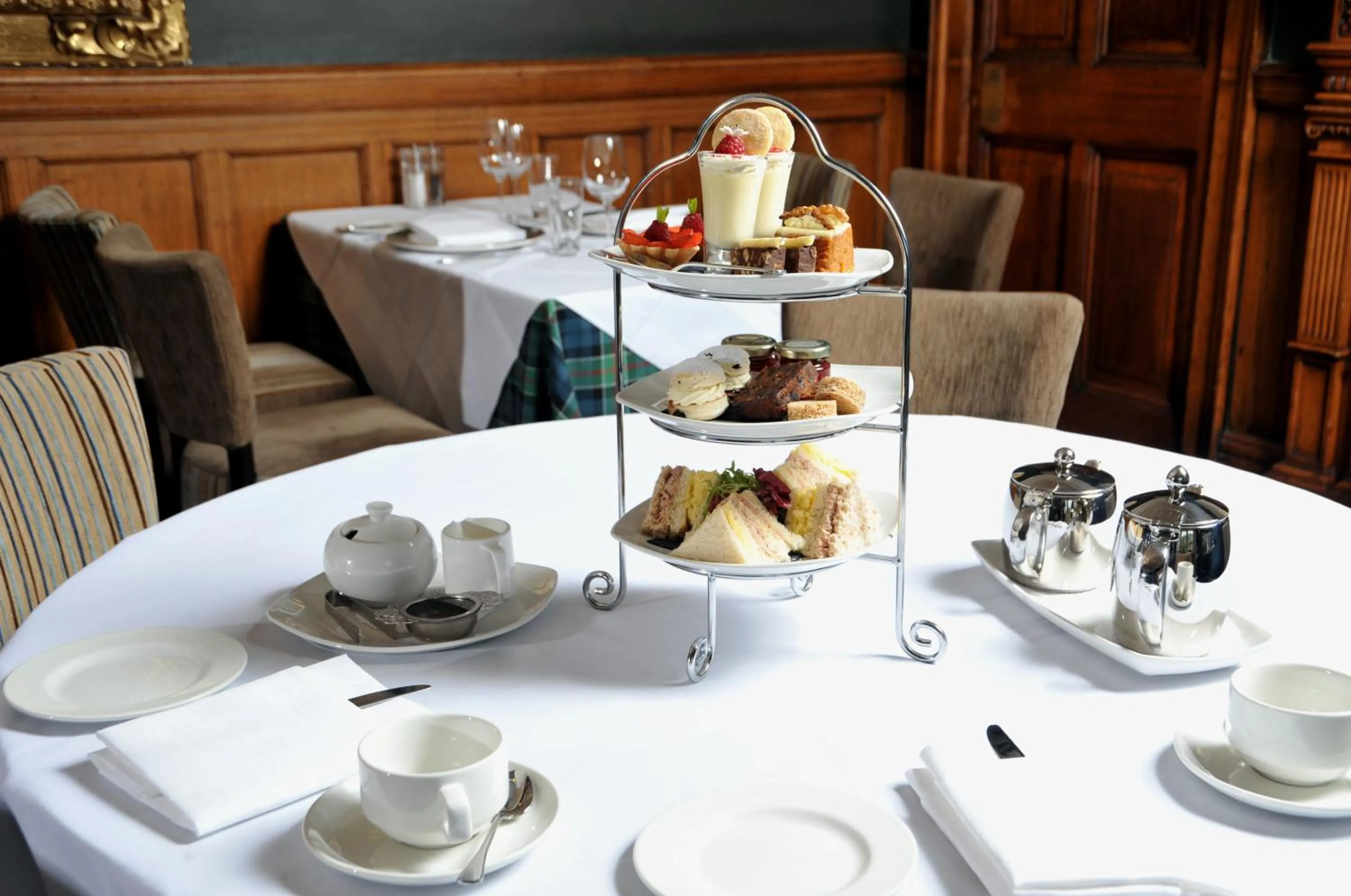 Meals in Sherbrooke Castle Hotel