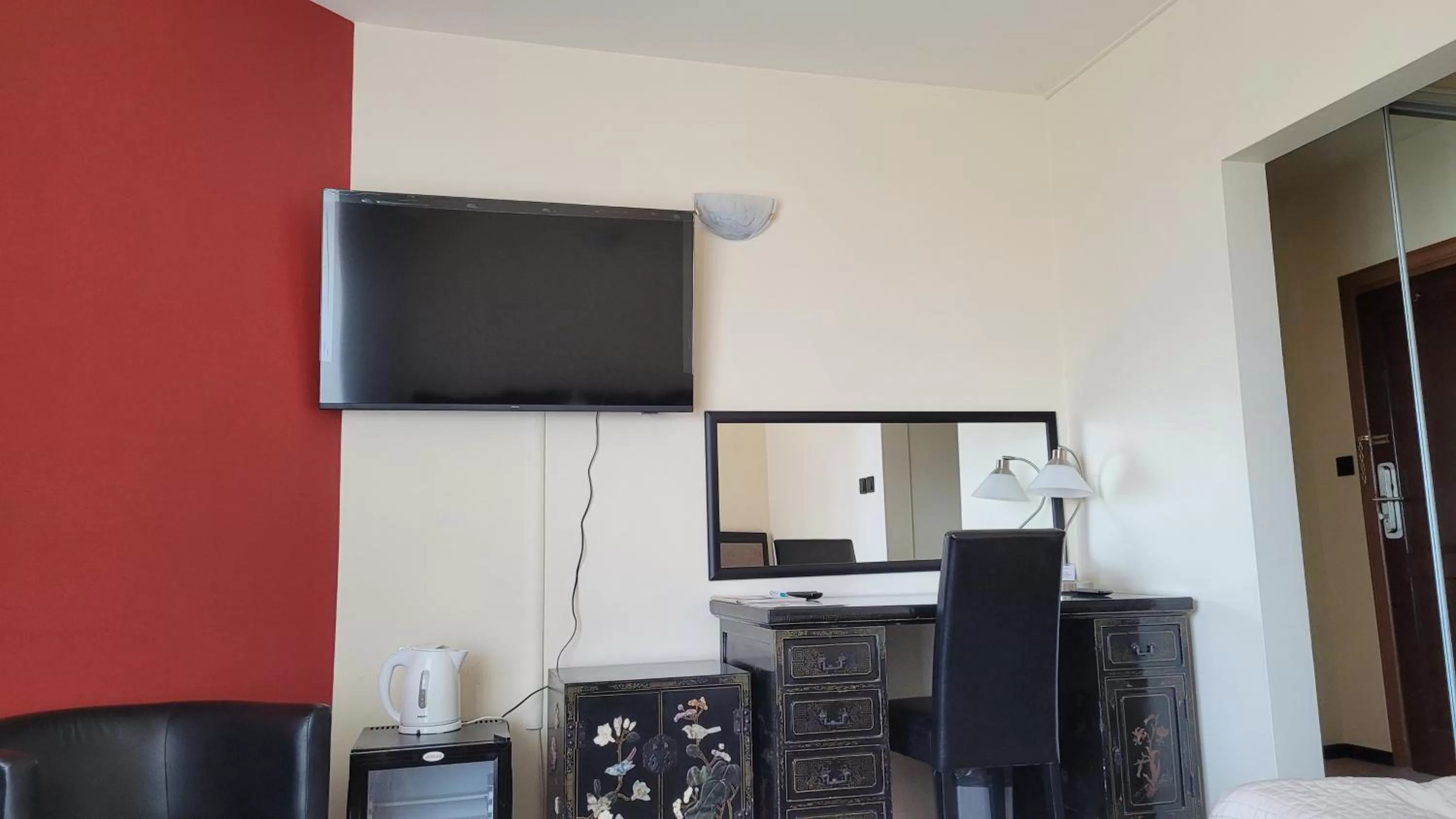 TV and multimedia, TV/Entertainment Center in Hotel Zhong Hua