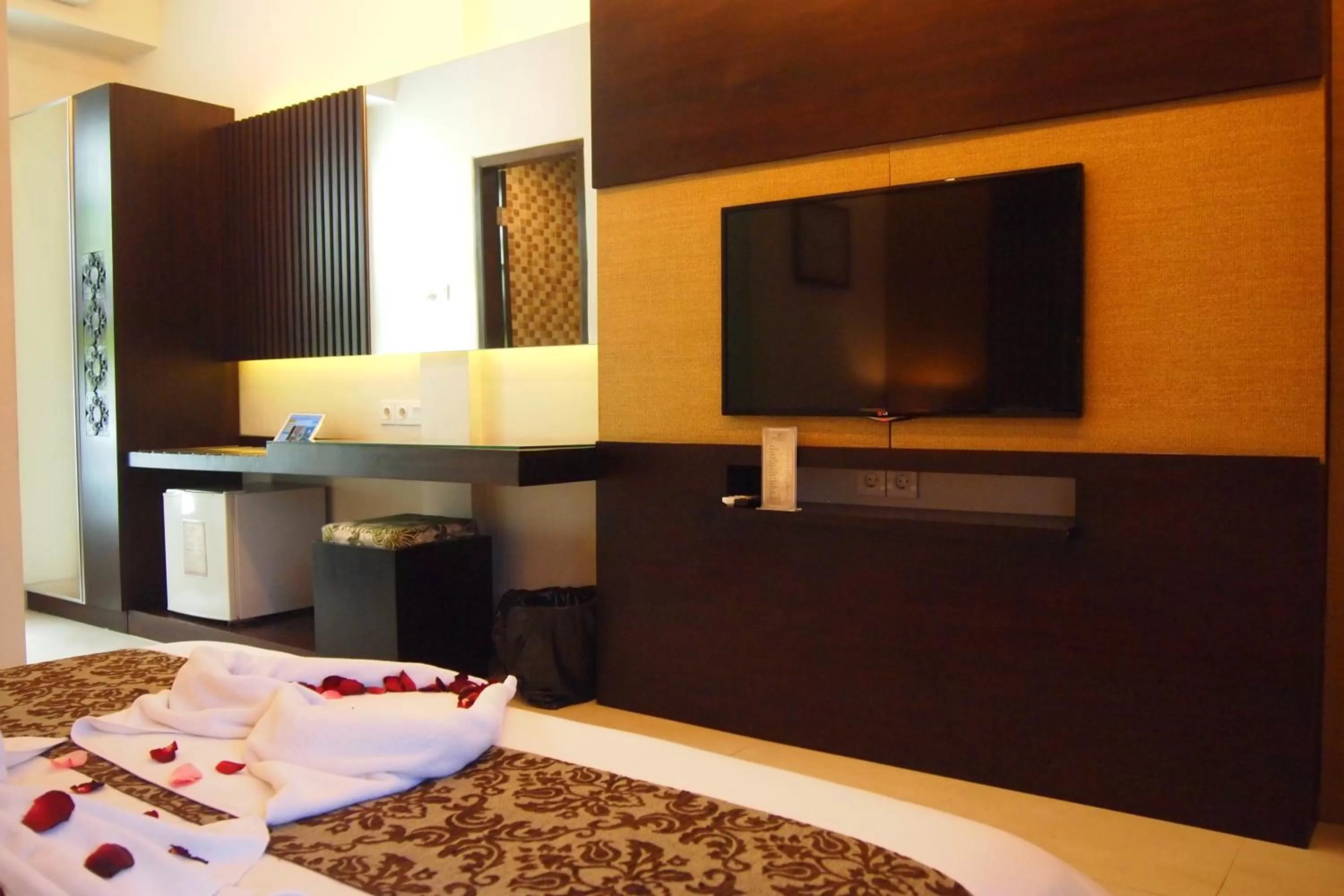 TV and multimedia, Bed in Yulia Village Inn Ubud