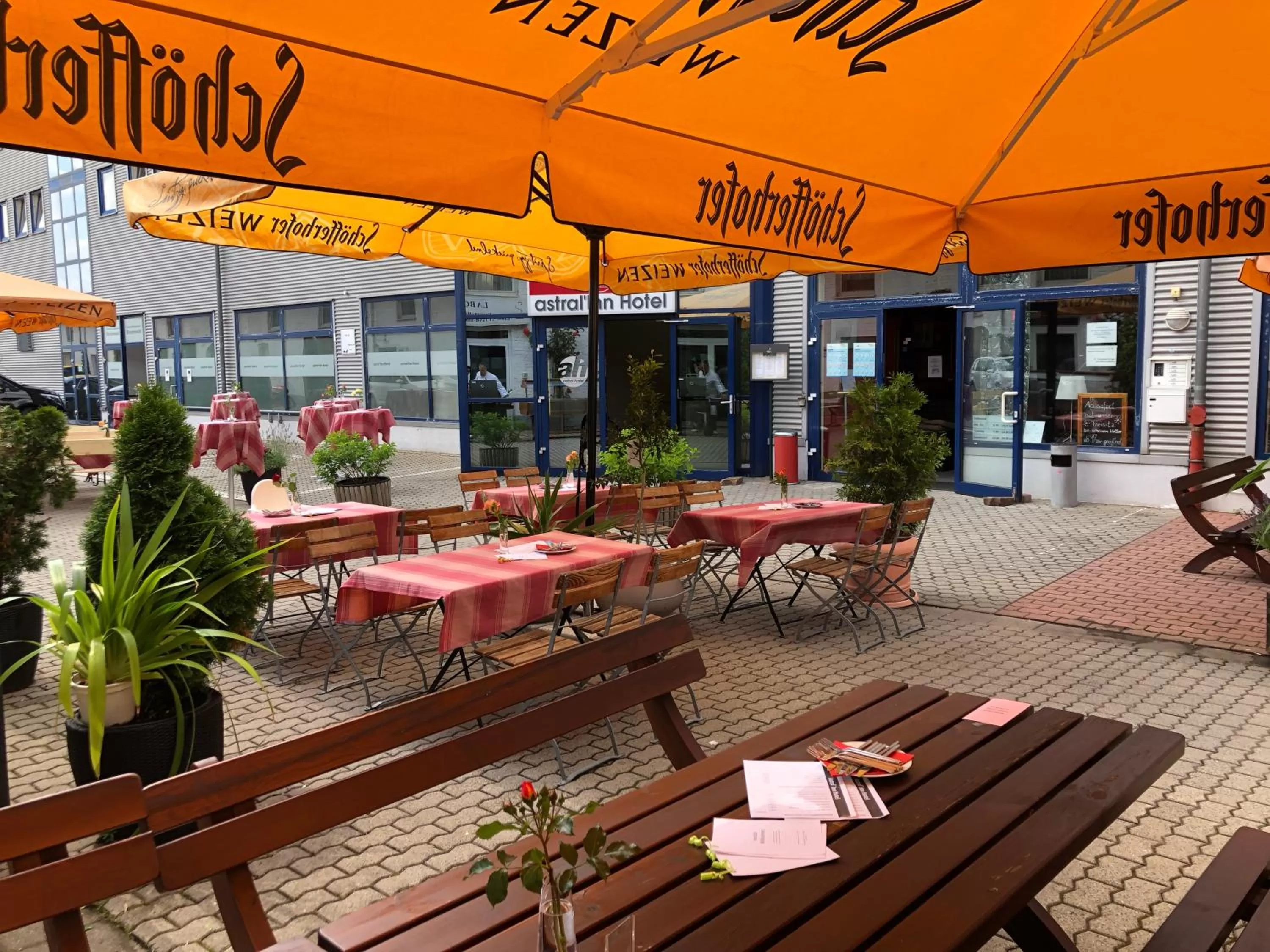 Patio in astral'Inn Leipzig Hotel & Restaurant