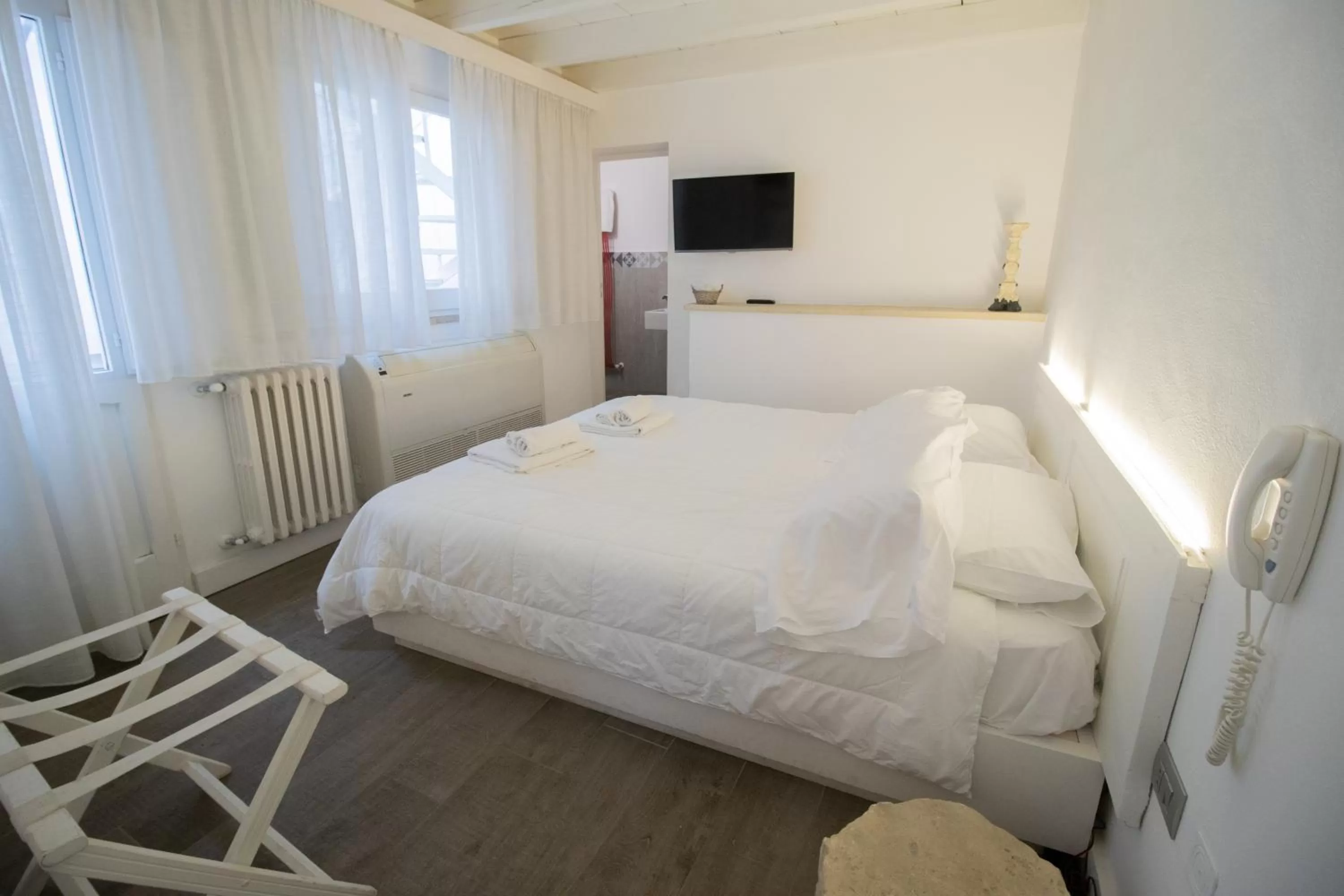 Photo of the whole room, Bed in Casa Balmes