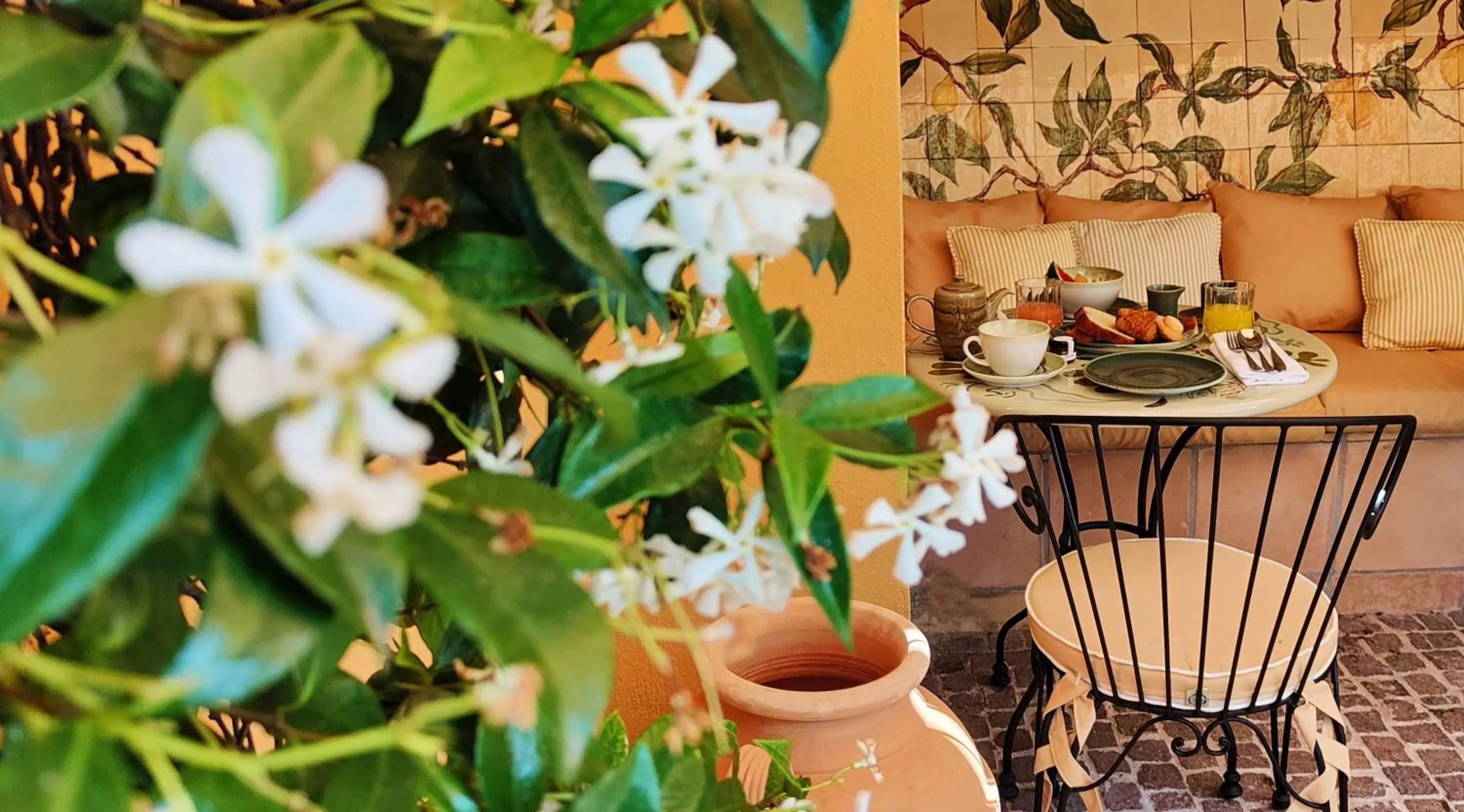 Breakfast in Hôtel La Pérouse Nice Baie des Anges