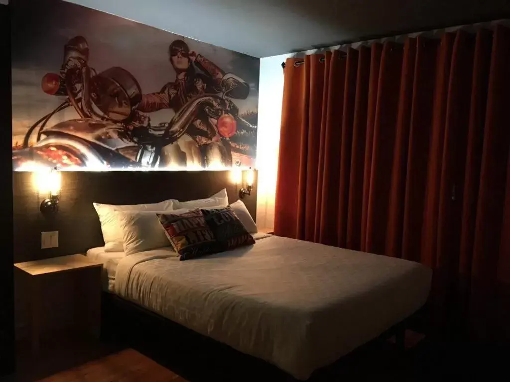 Laconia - Standard Room with One Queen Bed and One Murphy Bed in Hotel Historique et Manoir Route 66 Laconia - Standard Room with One Queen Bed and One Murphy Bed in Hotel Historique et Manoir Route 66