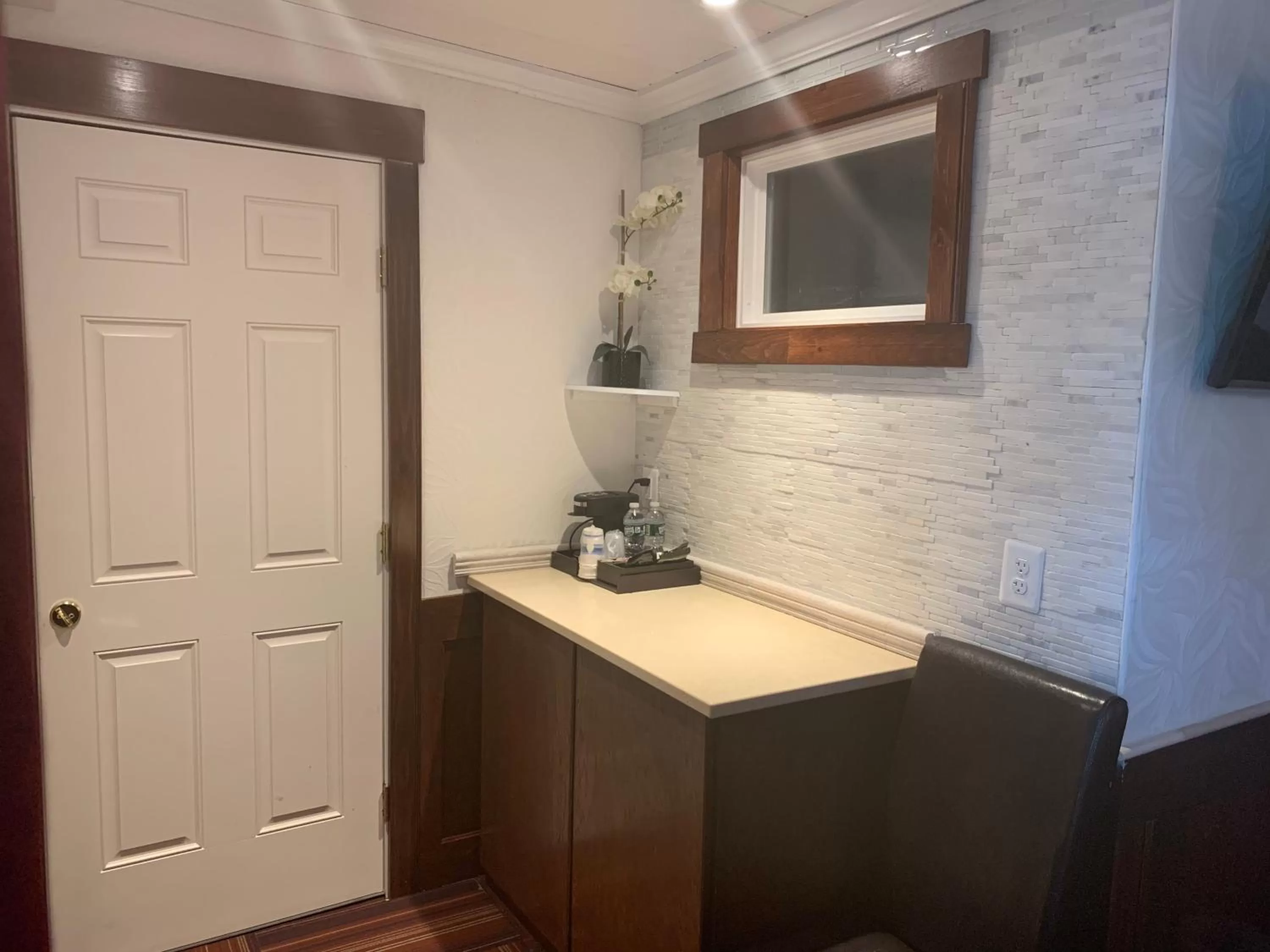 Coffee/tea facilities in Atlantic Coast Inn