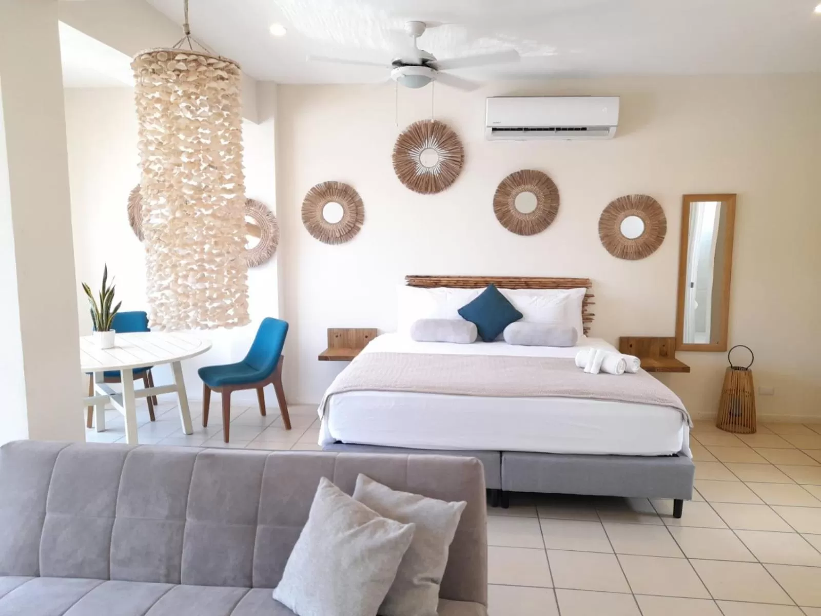 Photo of the whole room in Zulu Surf Hotel Tamarindo