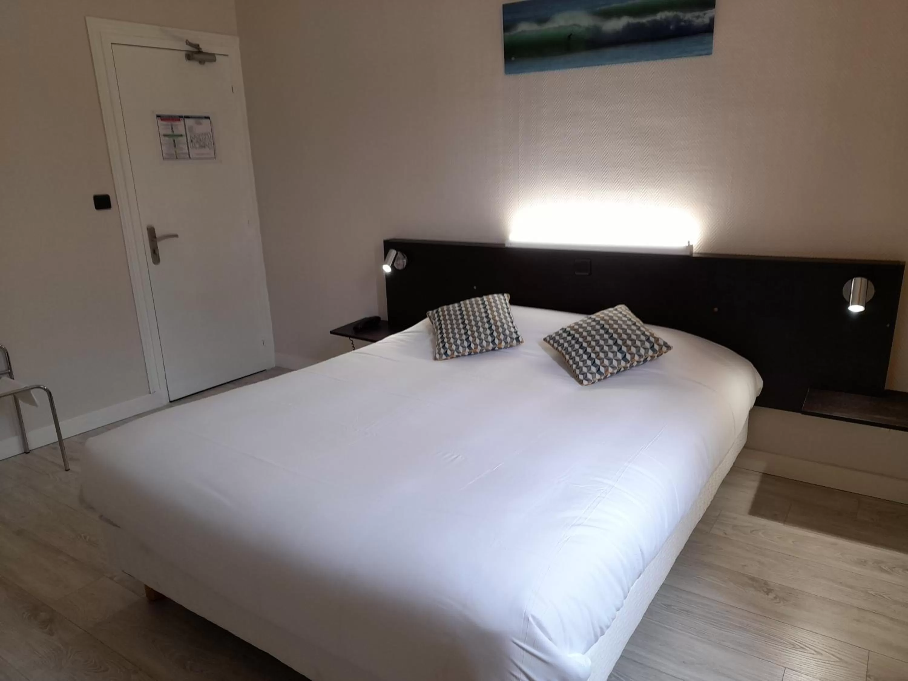 Bed in Hotel de France