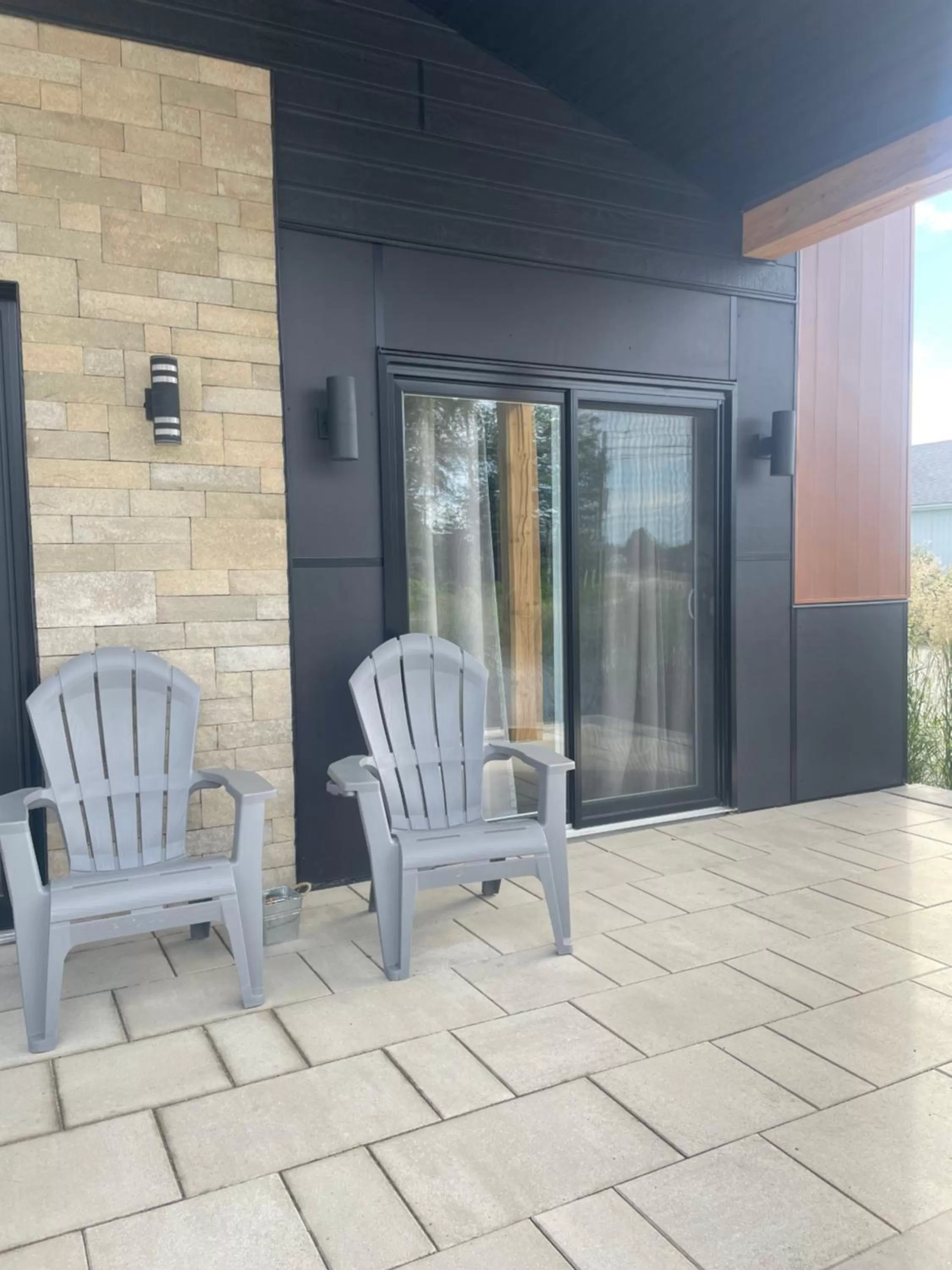Queen Room with Balcony in Motel St-Ambroise