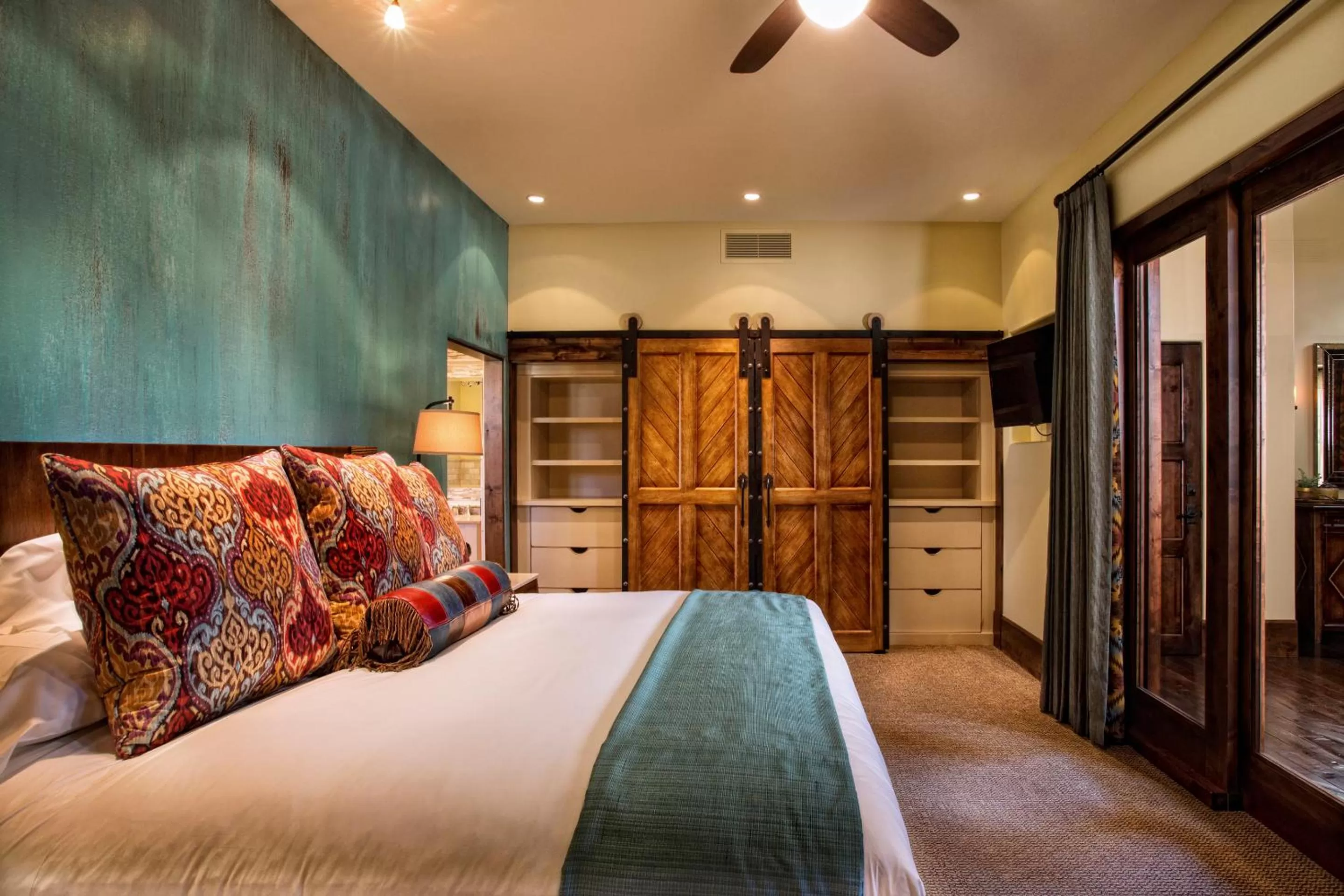 Bed in Gateway Canyons Resort, a Noble House Resort