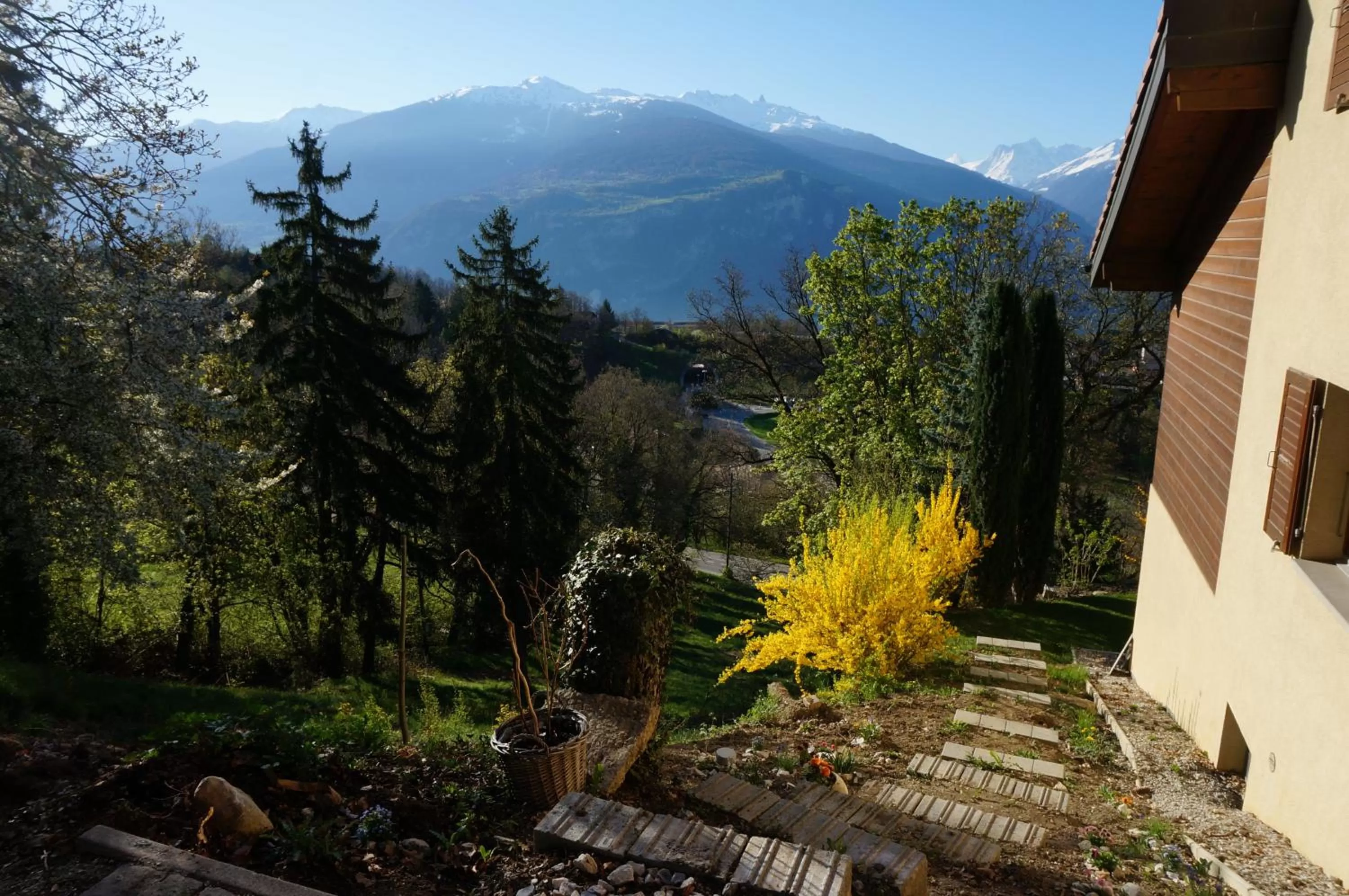 Spring in bnb Valais - by La Sittelle